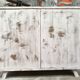 Buffet bahut vintage 1950 pieds compas patine blanche