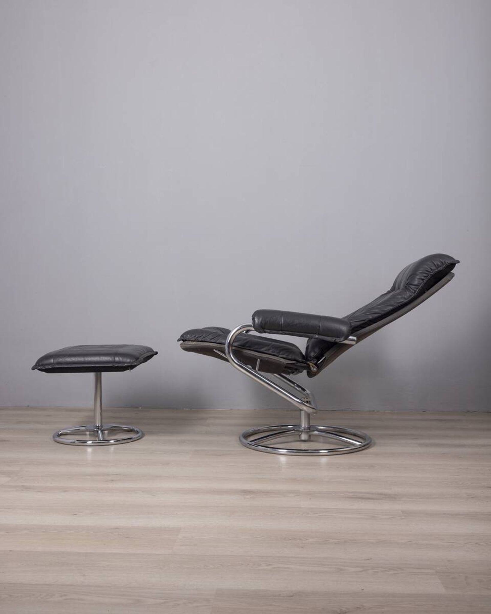 VINTAGE 1970S ARMCHAIR WITH FOOTREST IN METAL AND LEATHER, ITALIAN DESIGN