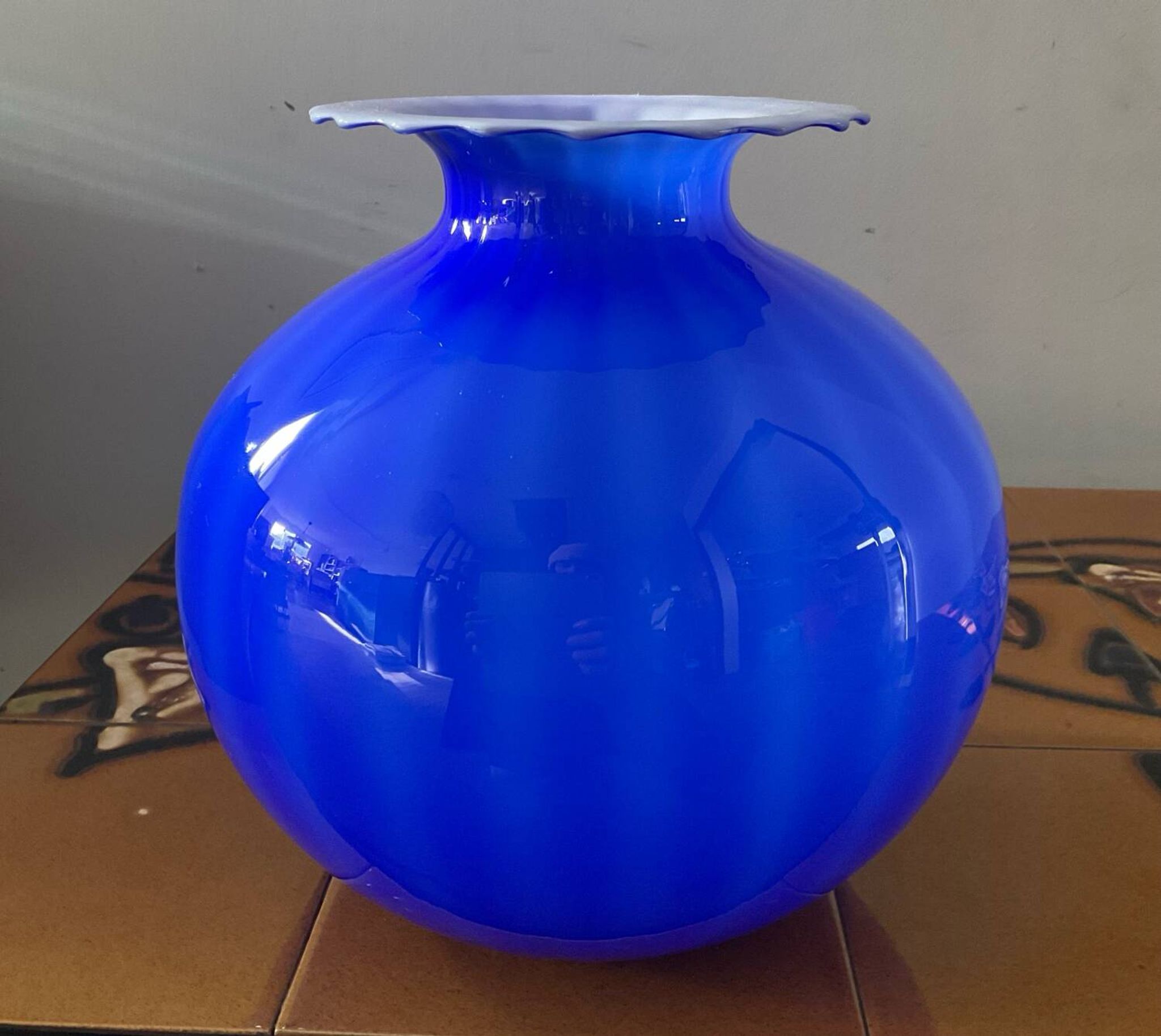Grand vase boule Murano en pâte de verre bicolore