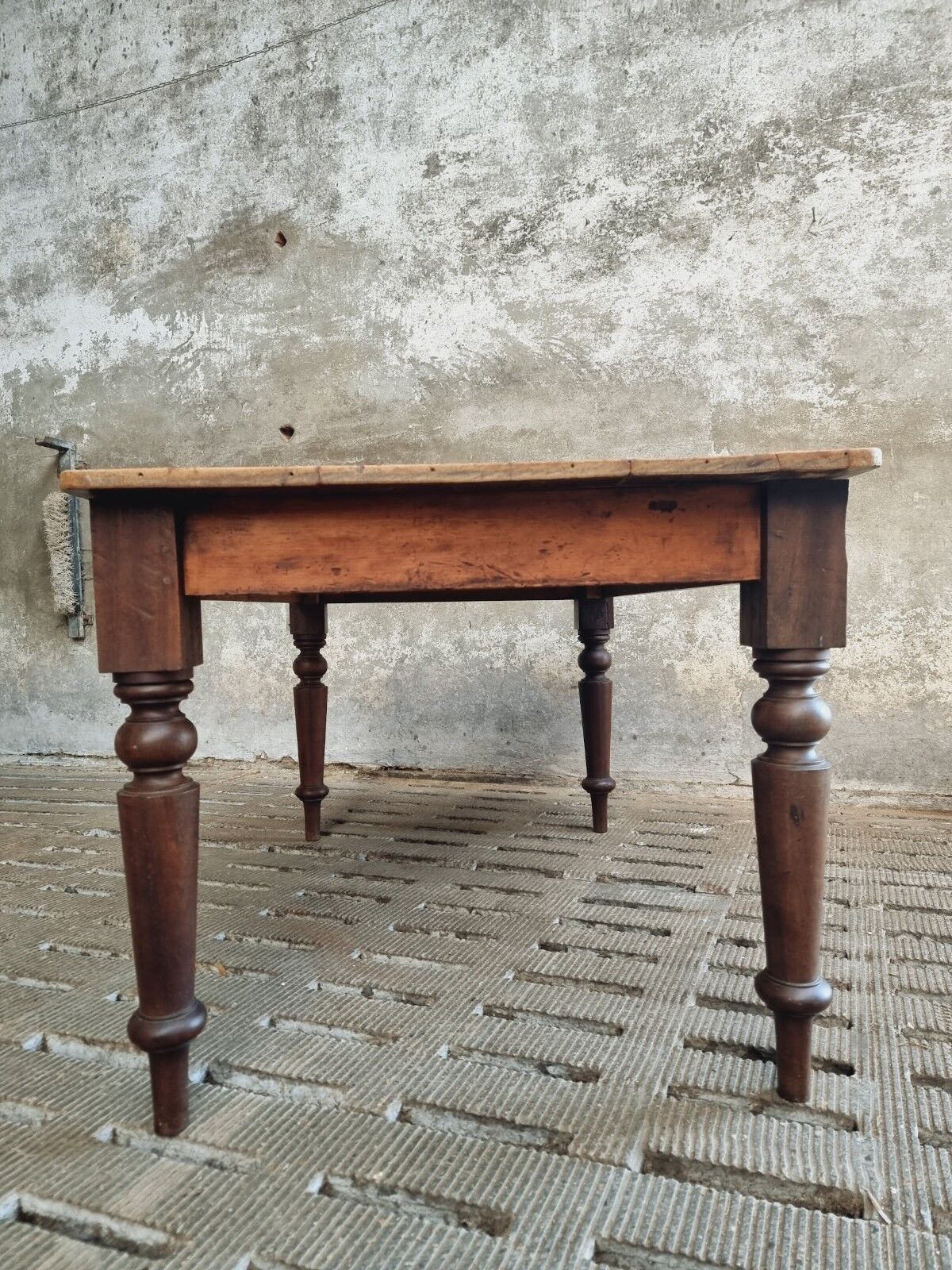Antique dining table 92 x 154 cm