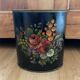 Basket in painted sheet metal Napoleon III signed black background and flowers
