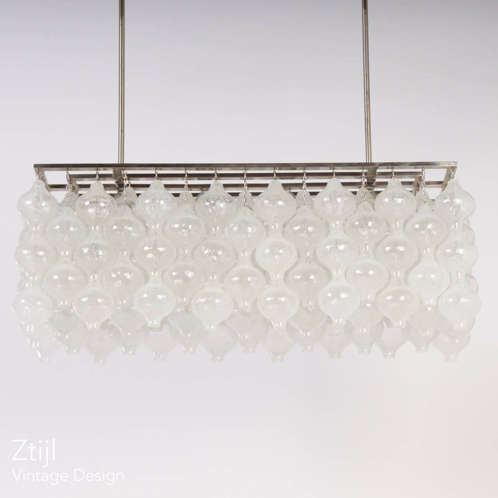 Lampe suspendue Tulipan avec 162 éléments en verre, Autriche années 1960 | Objet unique