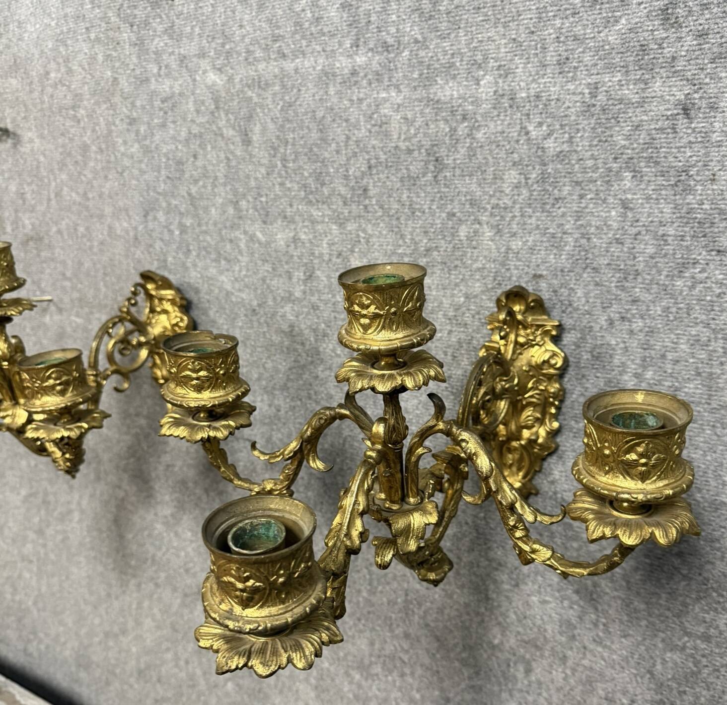 Important pair of Louis XV style bronze wall lights