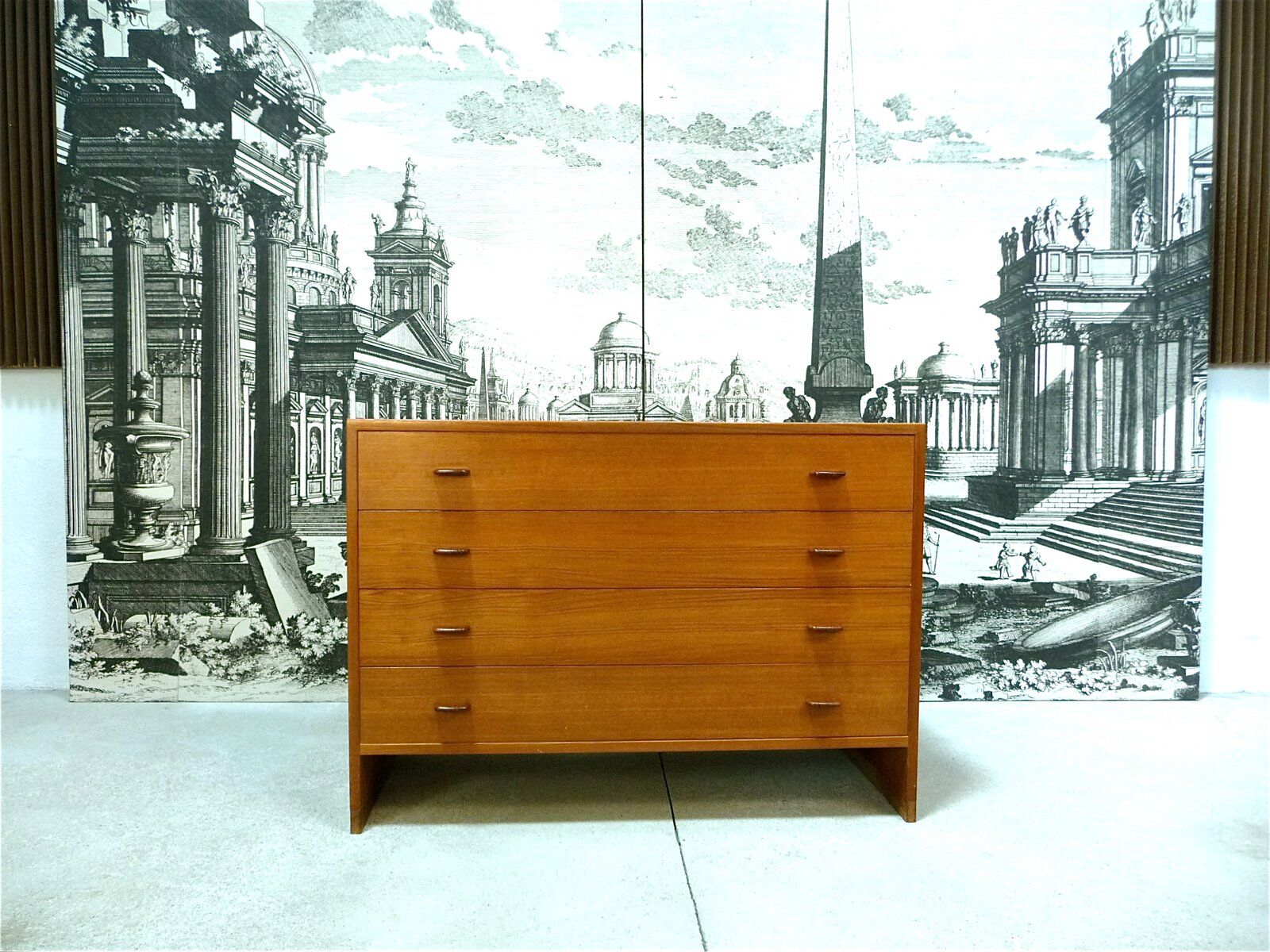 Commode en teck RY16 par Hans J. Wegner pour Ry Møbler, Danemark