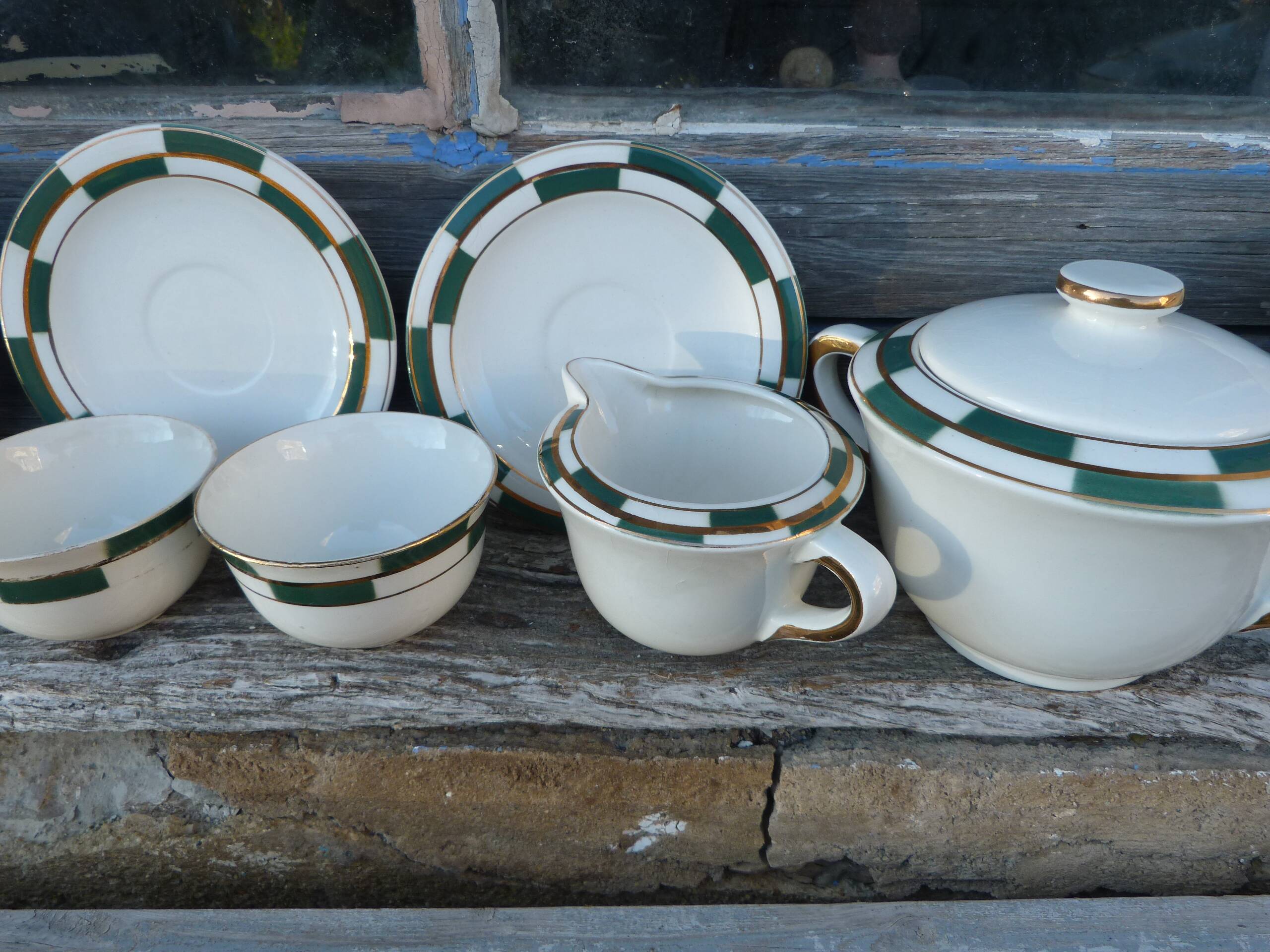 Salins green check porcelain tea set