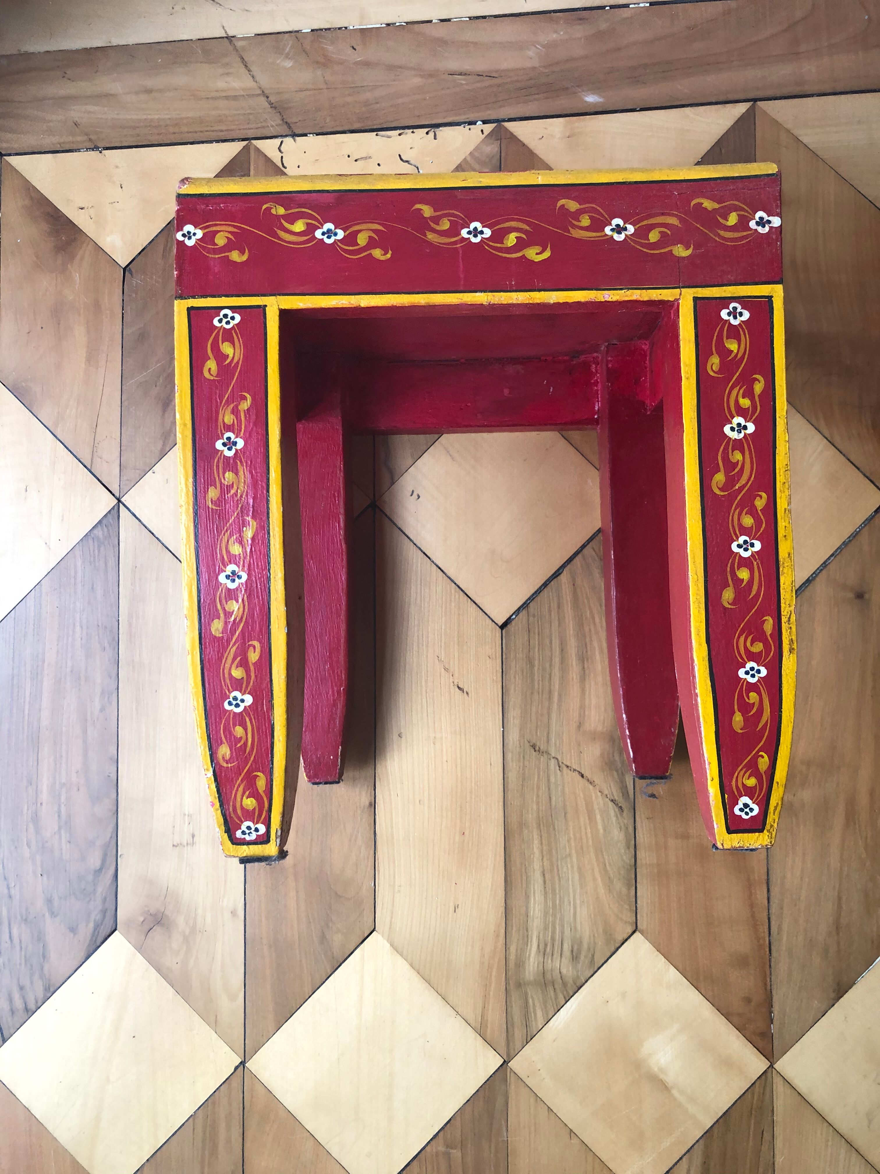 Old boo coffee table wood and hand painting