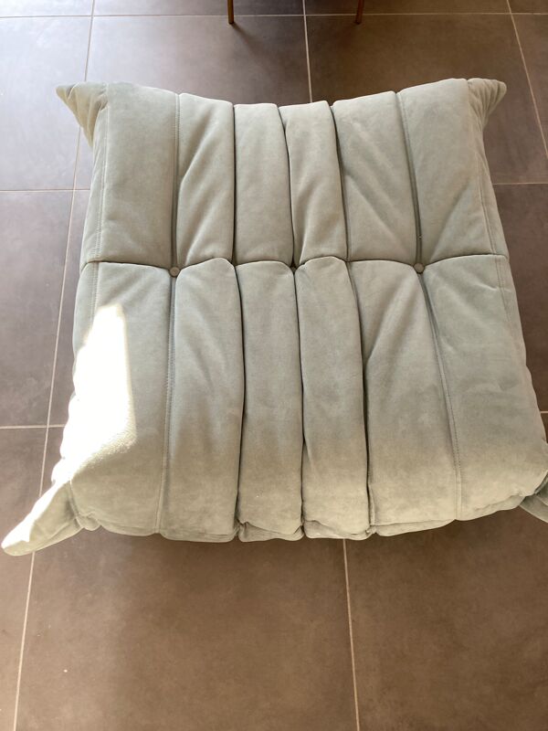 Pouf Togo de Michel Ducaroy pour Ligne Roset