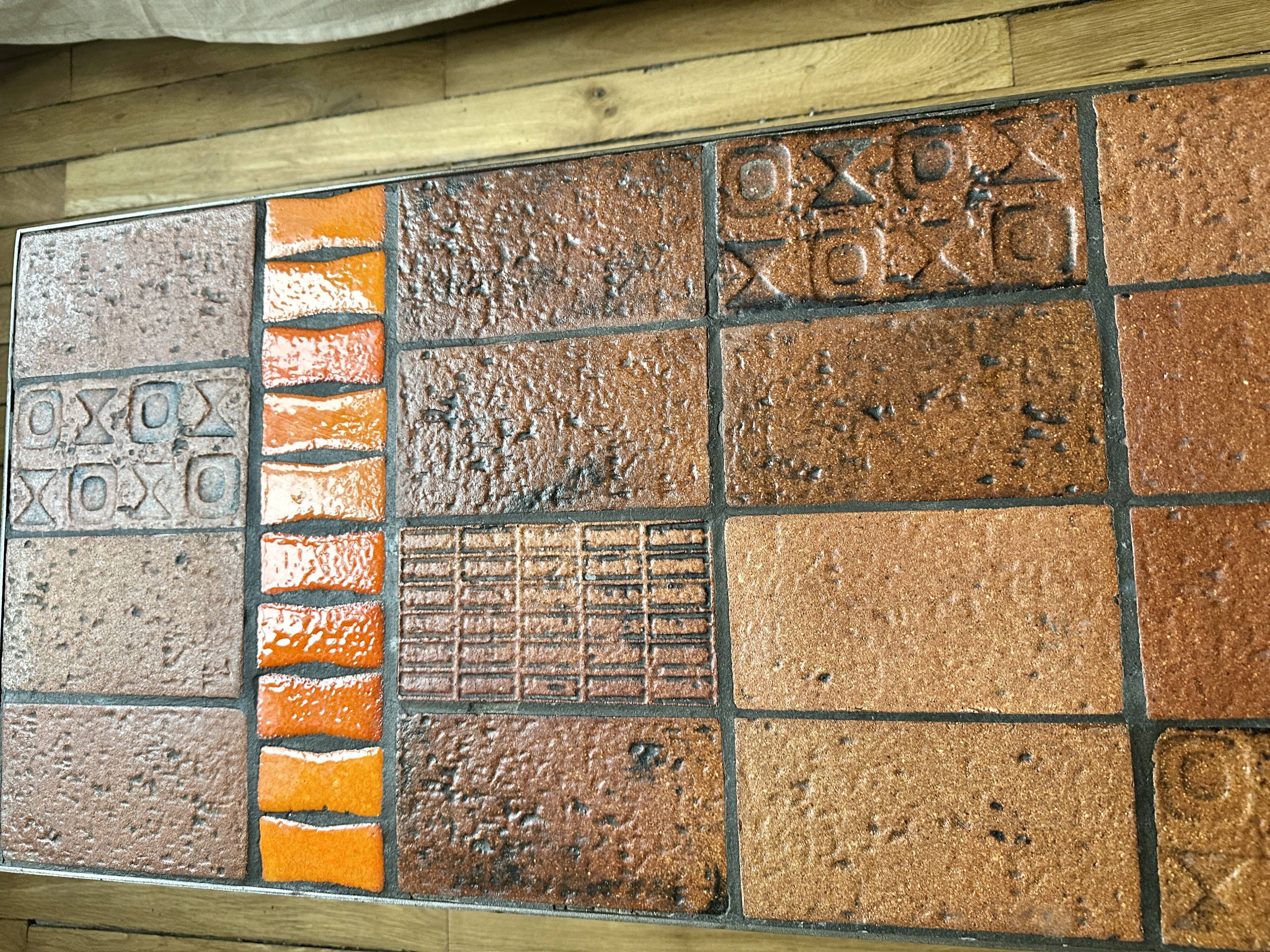 Table basse rectangulaire vintage de Jean Jaffeux en acier et céramique