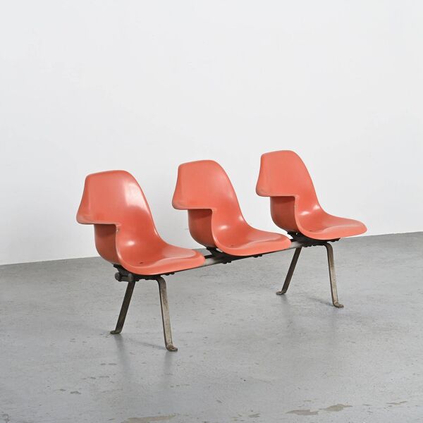 Banc de station de bus par Kiyonori Kikutake & Itsuko Hasegawa, Japon 1965