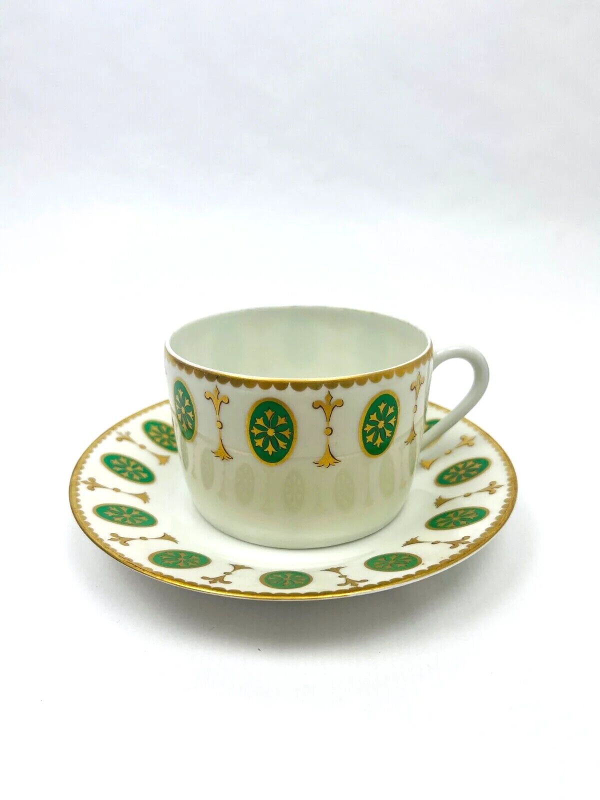 Set of 6 tea cups and 1 cream jug in Paris porcelain, Louis XVI decoration.