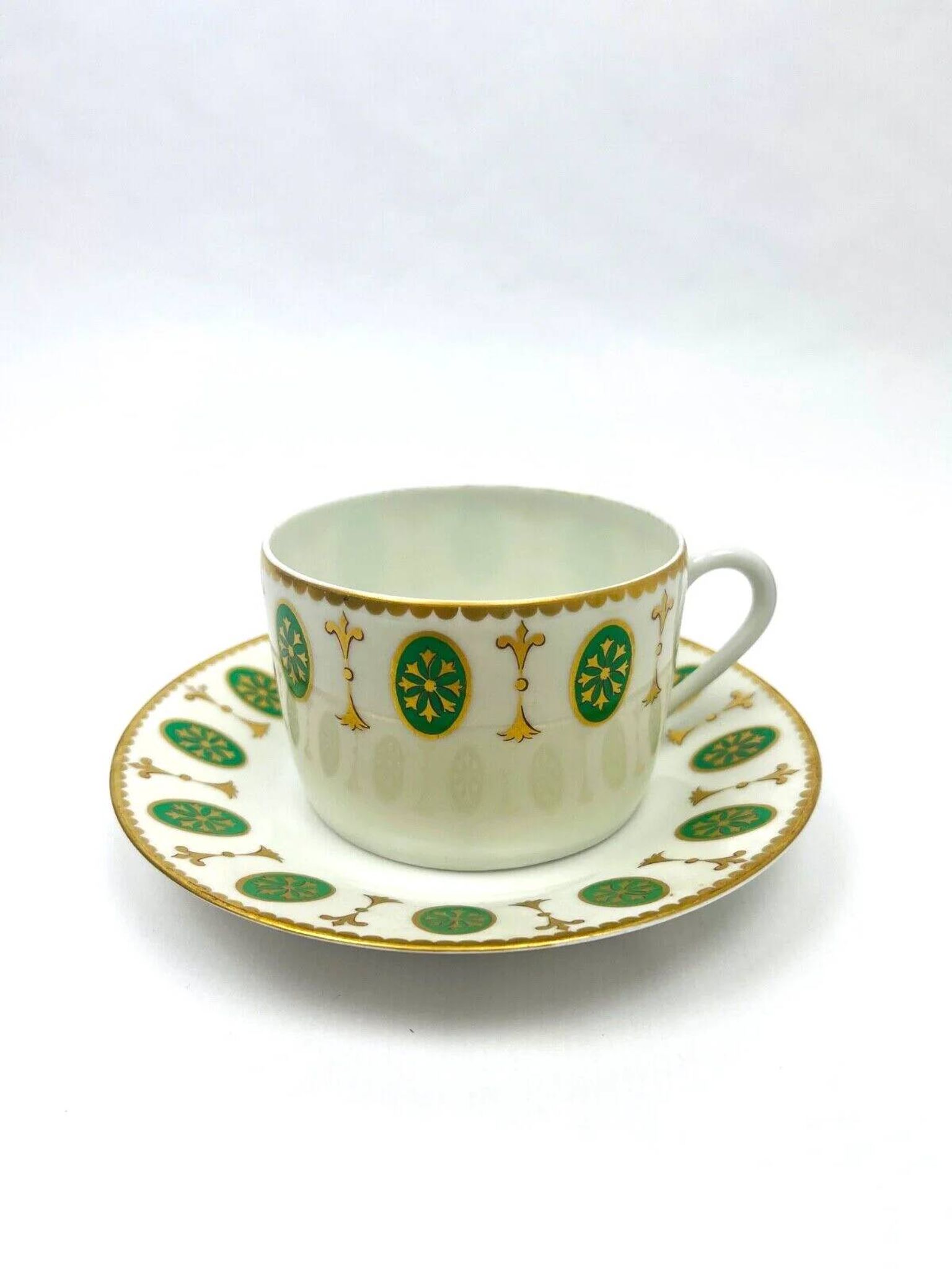 Set of 6 tea cups and 1 cream jug in Paris porcelain, Louis XVI decoration.