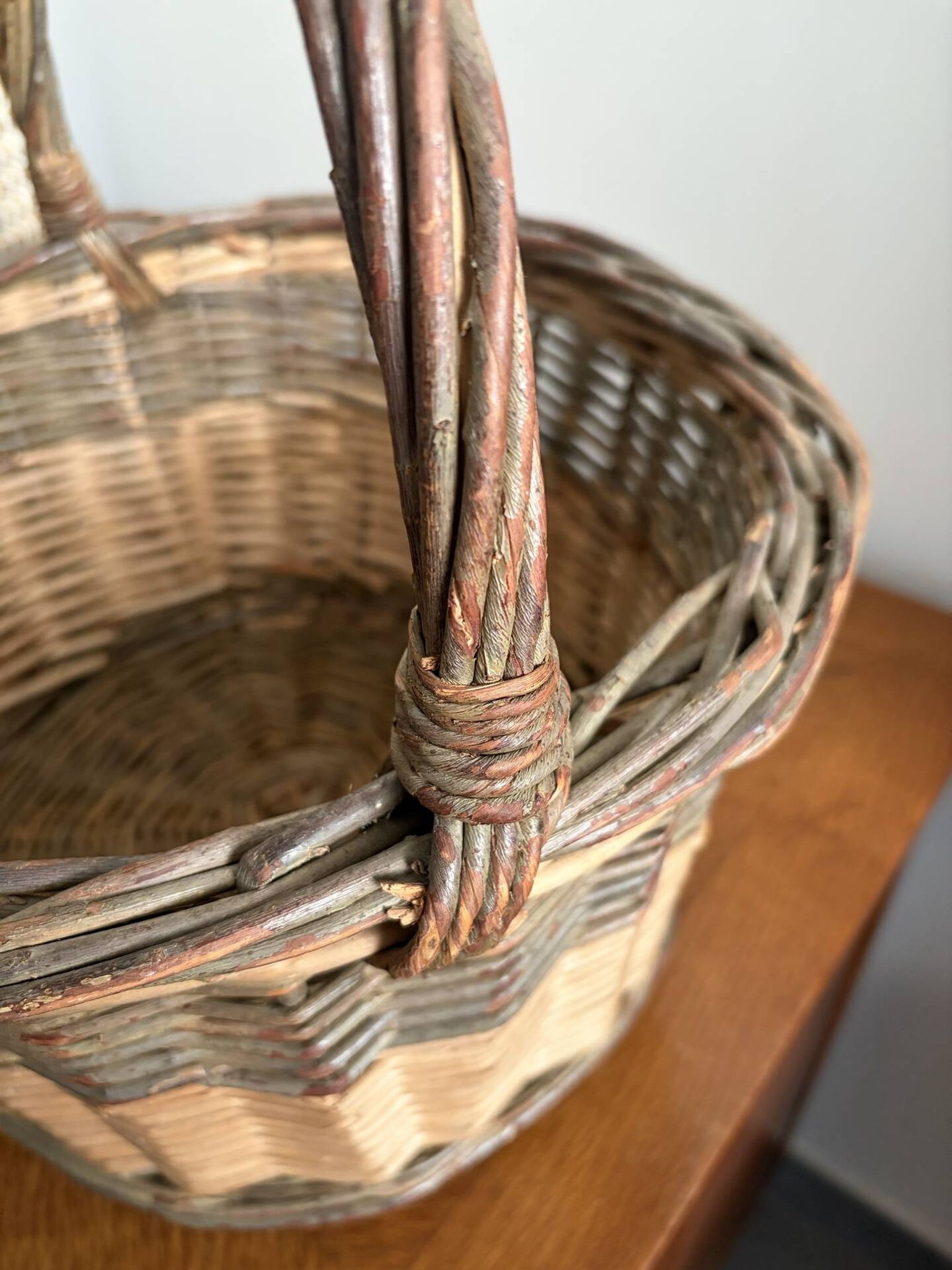Panier osier tressé vintage , grande anse