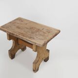Beau tabouret bas de forme rustique en bois peint, France vers 1900