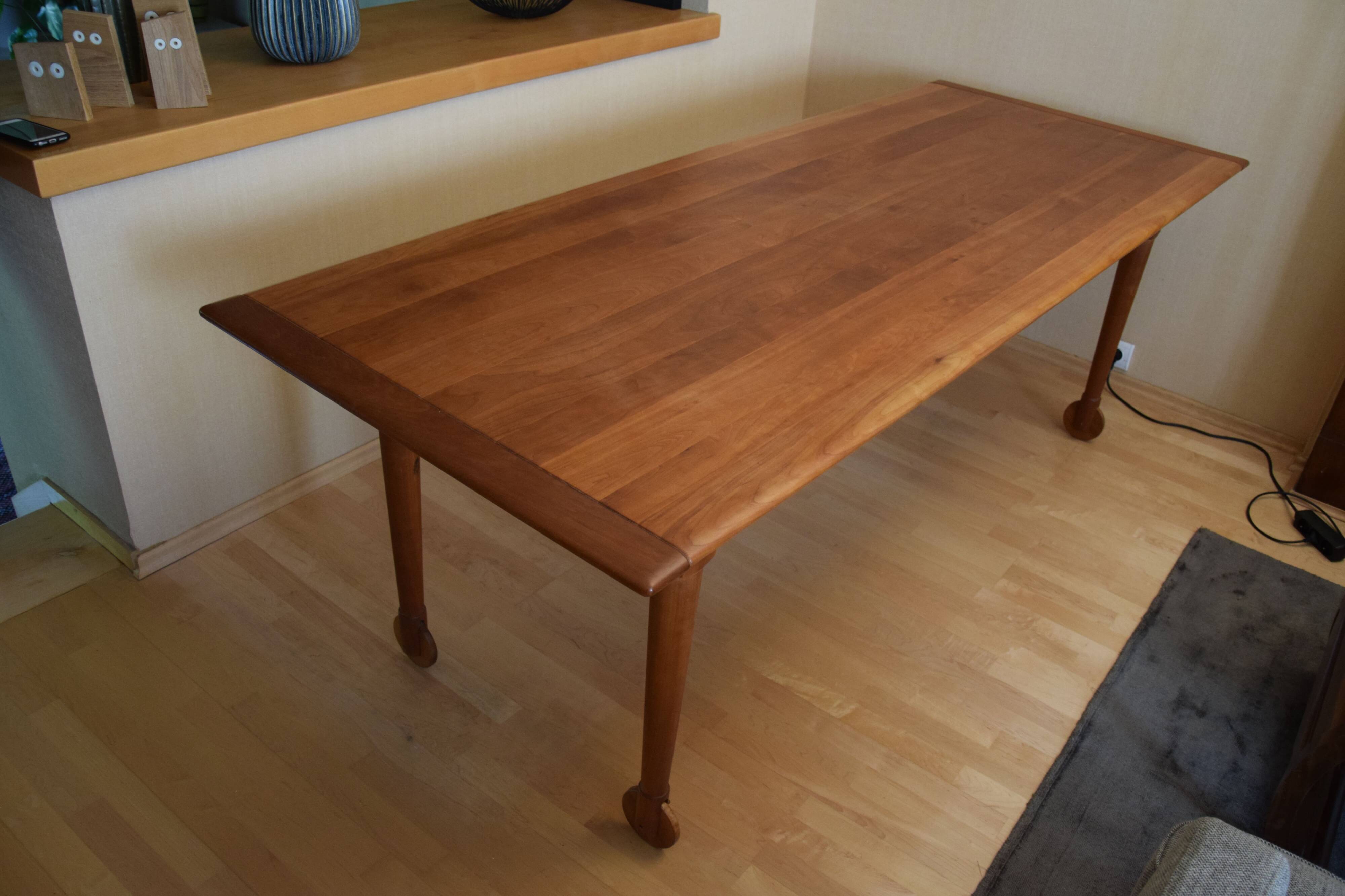 Table à manger en merisier massif style Shaker