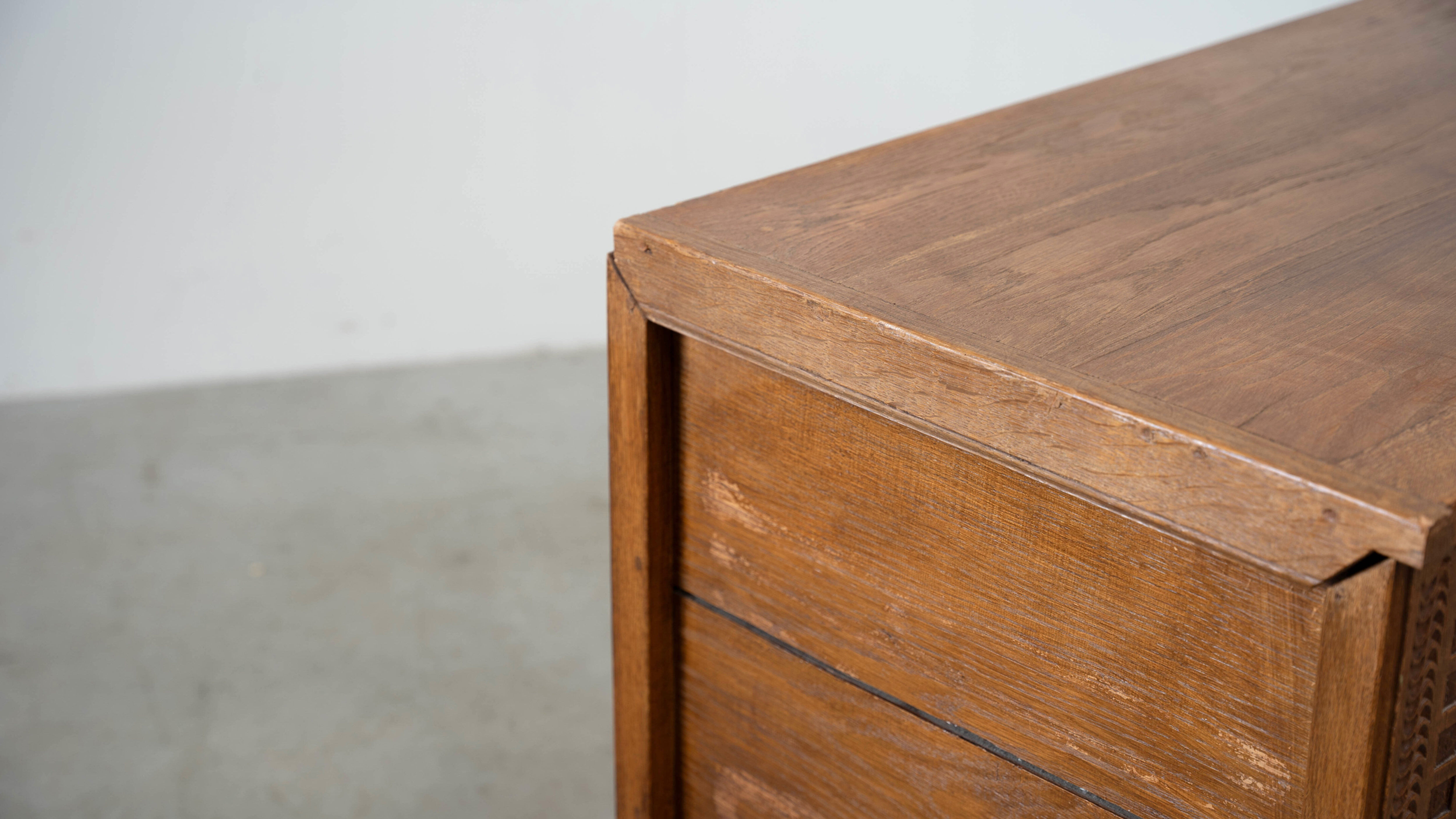 French chest or console
