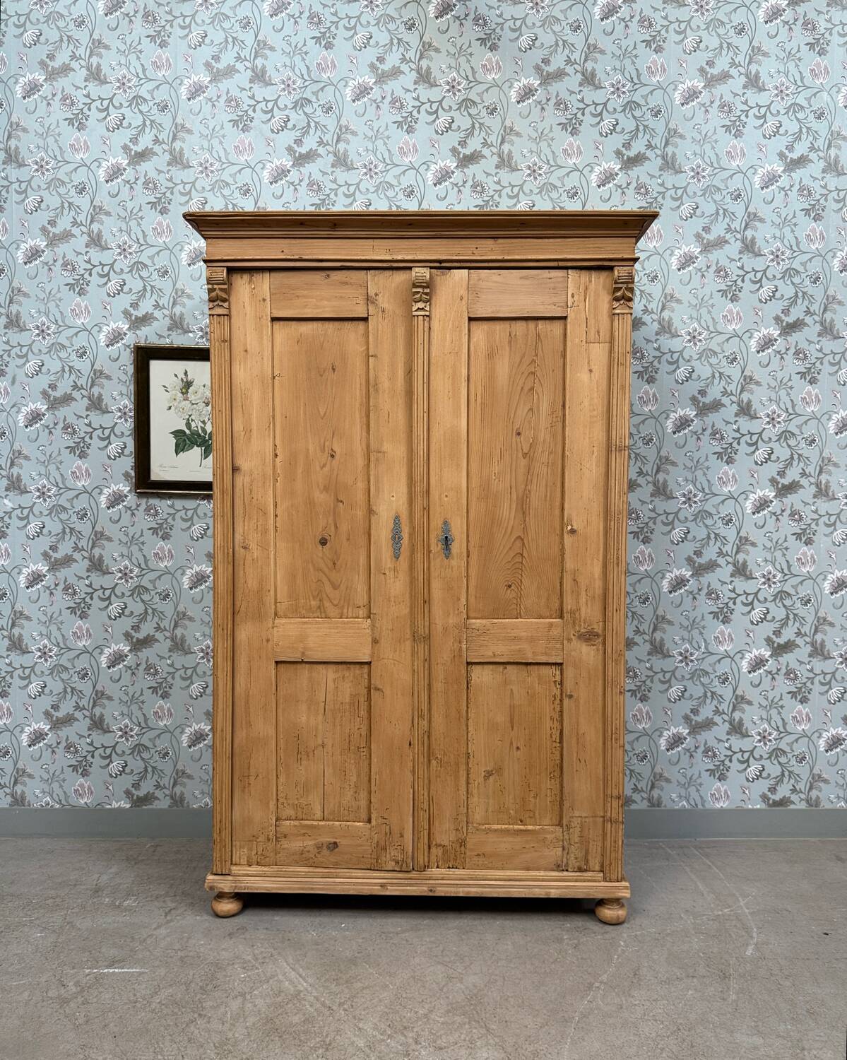 Large English wardrobe in solid pine (renovated)