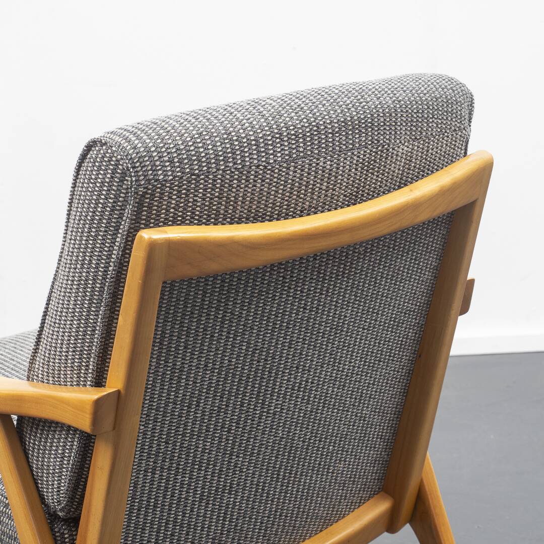 Fauteuil années 50 en merisier restauré, deux disponibles