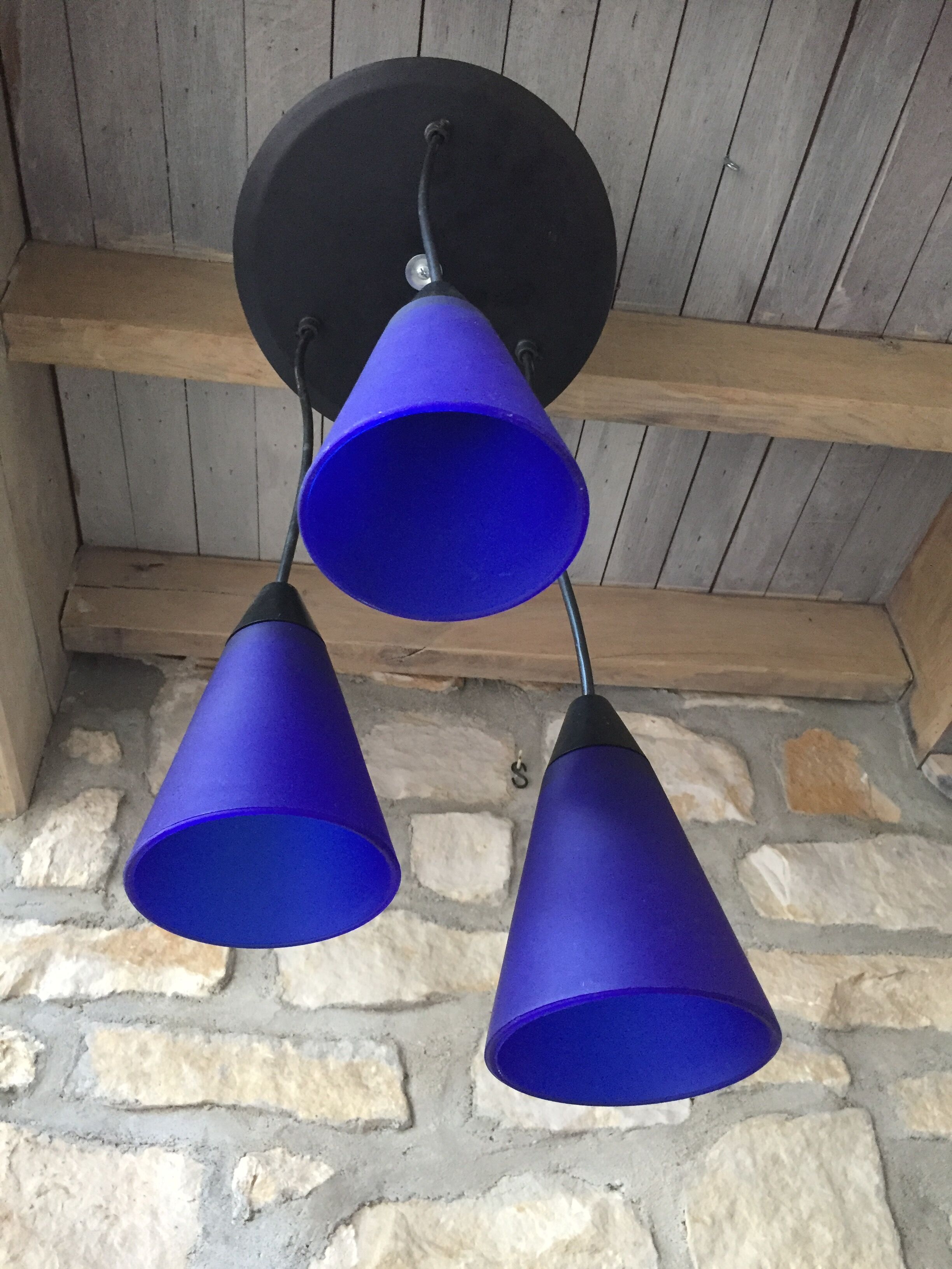 Suspension in frosted glass