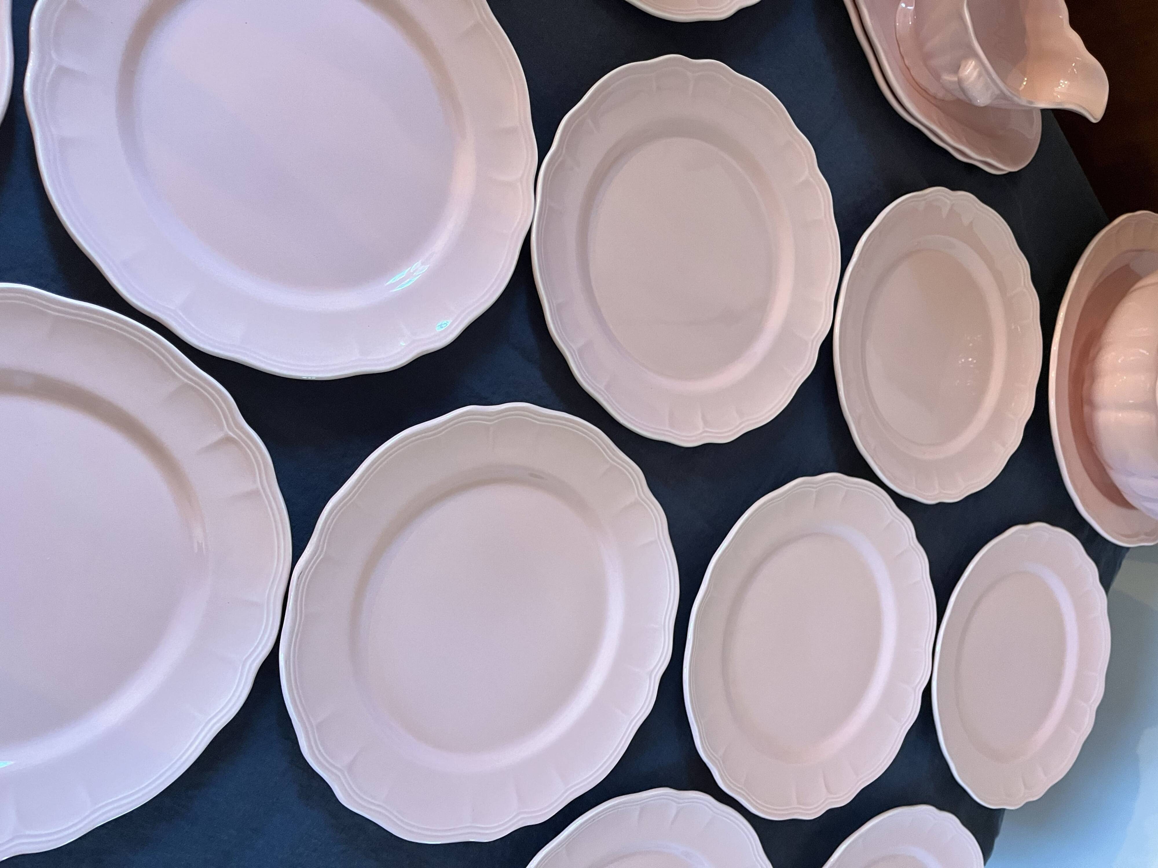 Salins 38 Piece Pink Dinnerware Set