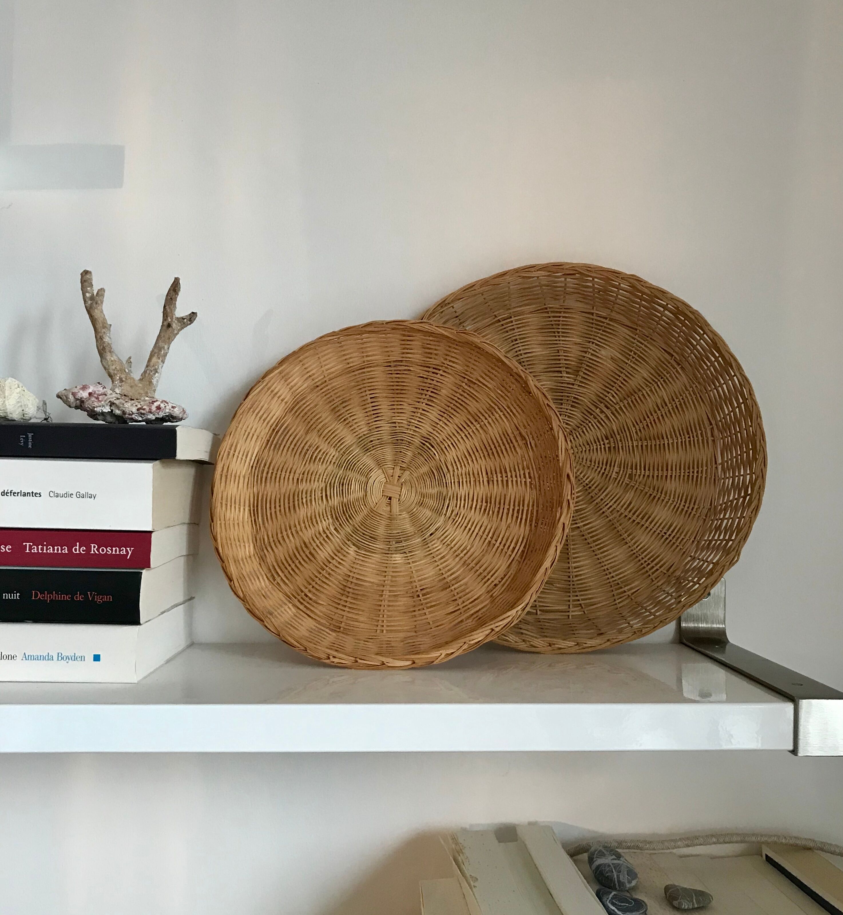 Lot of two wicker baskets