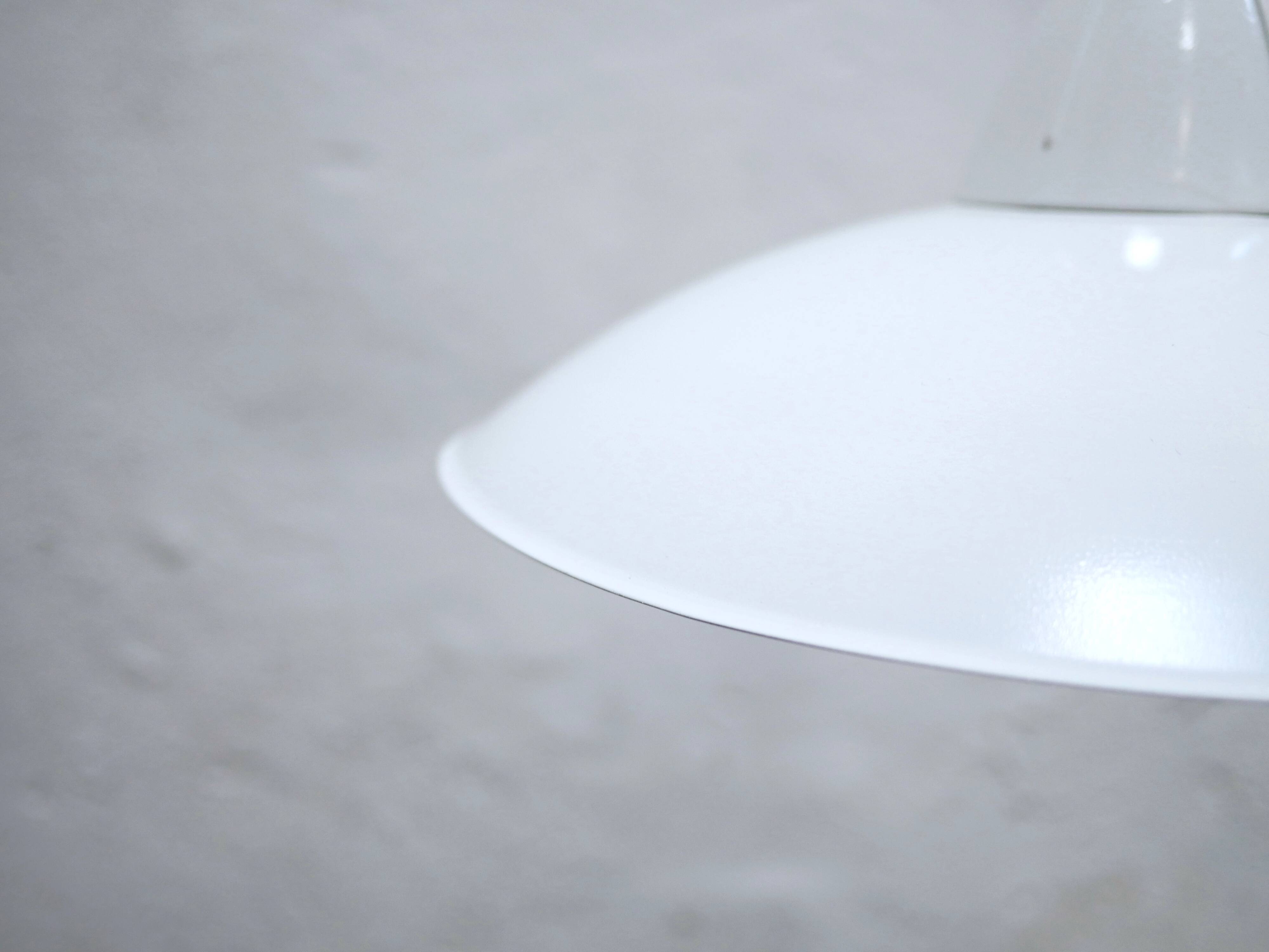 Suspension up and down vintage white