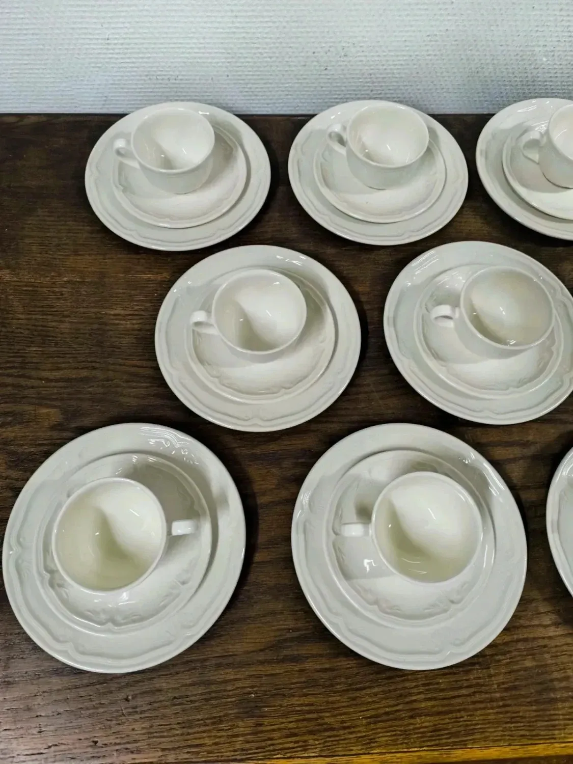 Set of 9 Villeroy and Boch Cortina mugs.