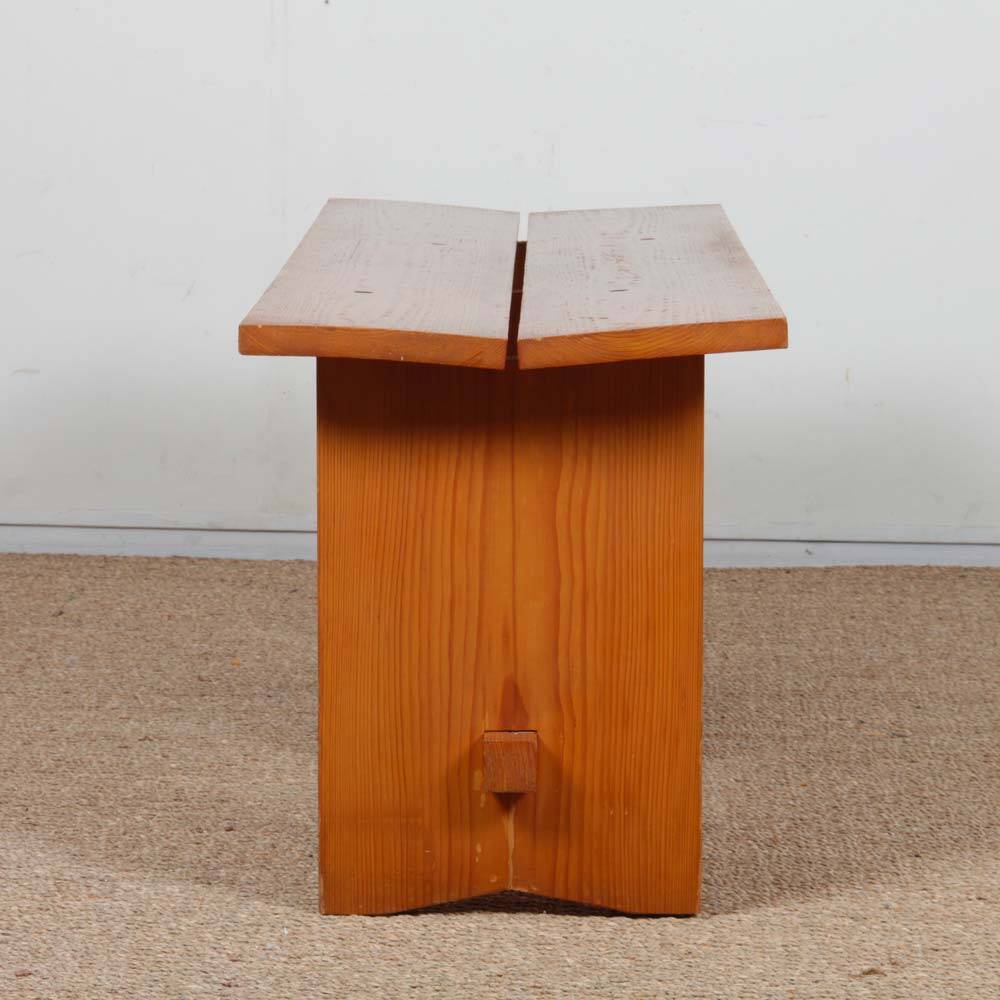 Vintage pine bench, 20th-century work.