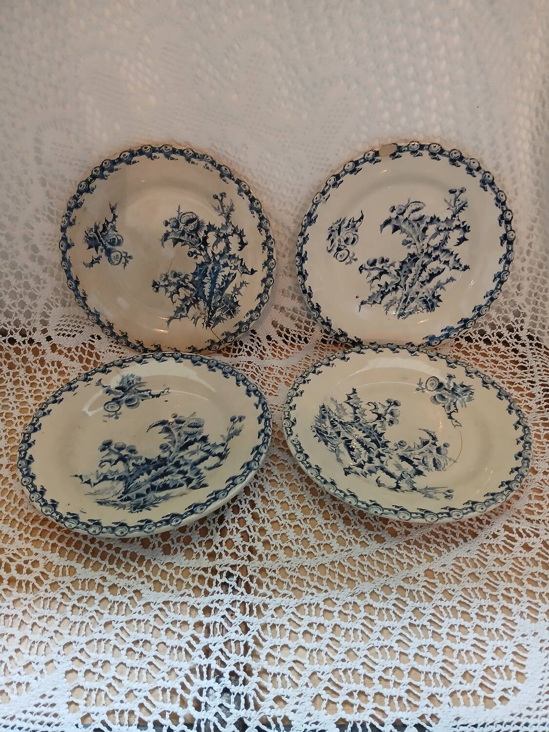 4 flat plates "thistles" from gien