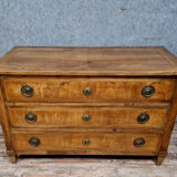 Louis XVI period chest of drawers in marquetry on mahogany background around 1780