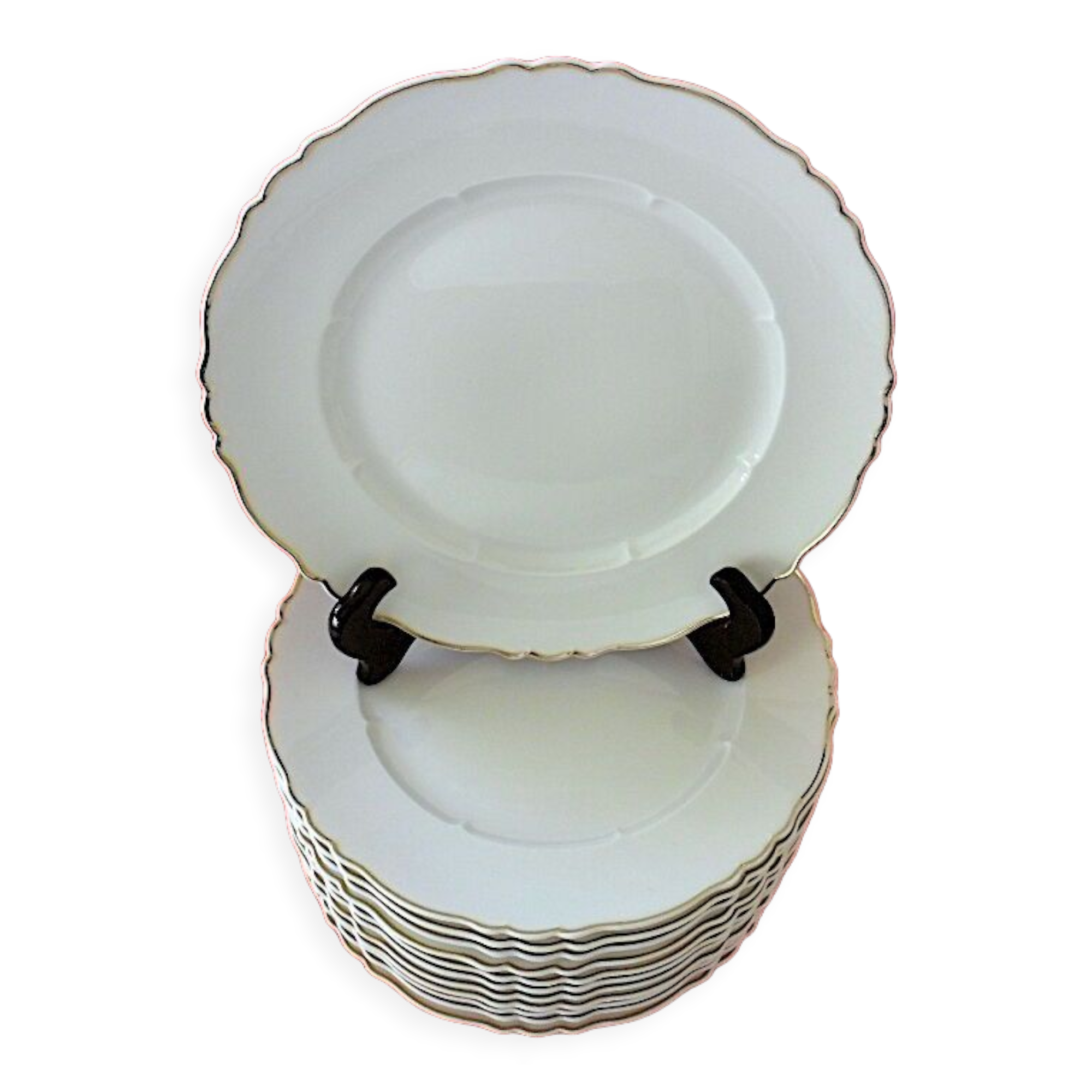 Suite of twelve table plates in white porcelain, golden lip