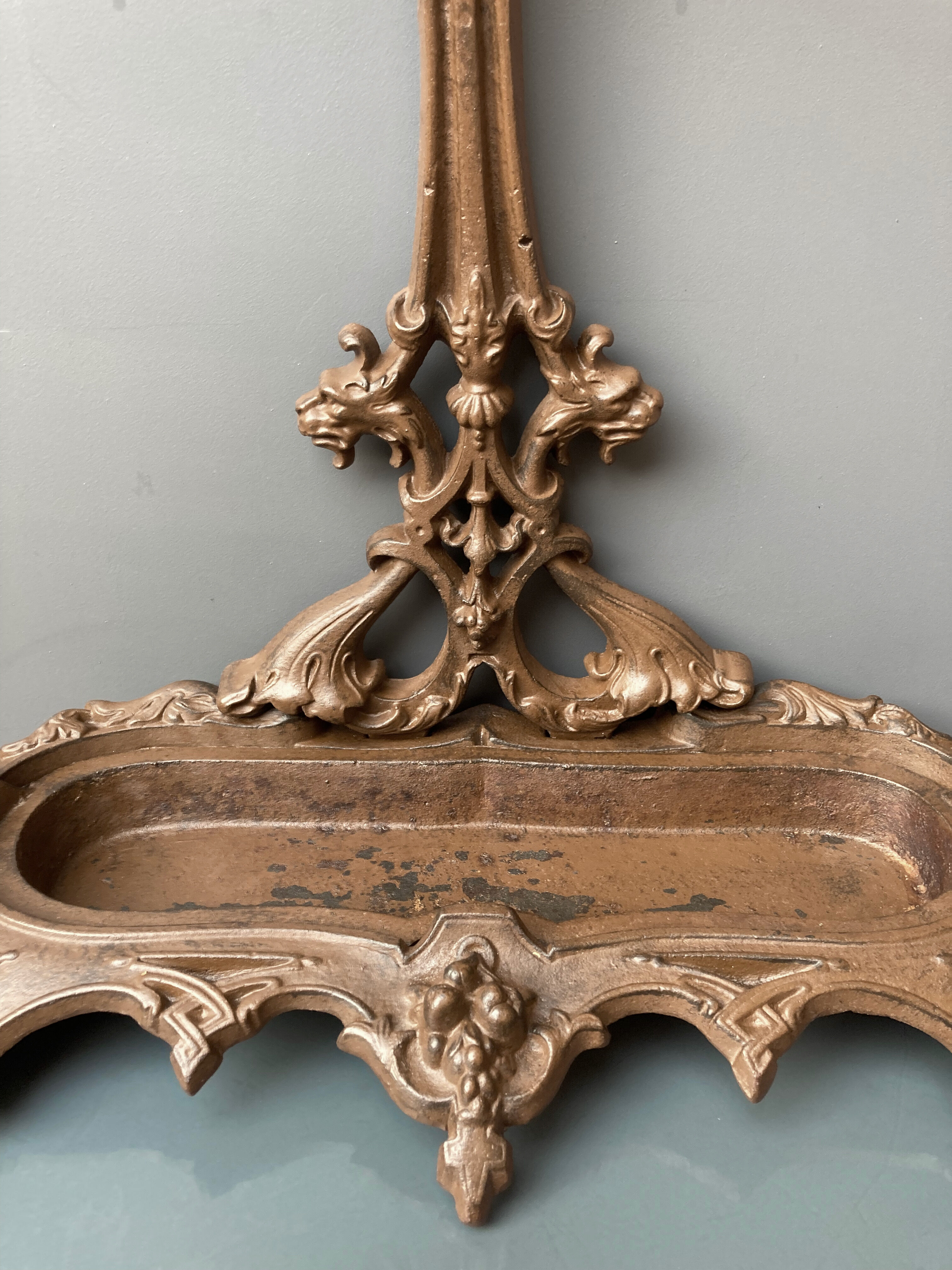 Art Nouvelles cast iron umbrella holder