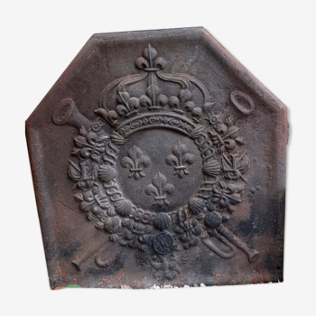 Ancienne plaque de cheminée en fonte avec des fleurs de lys