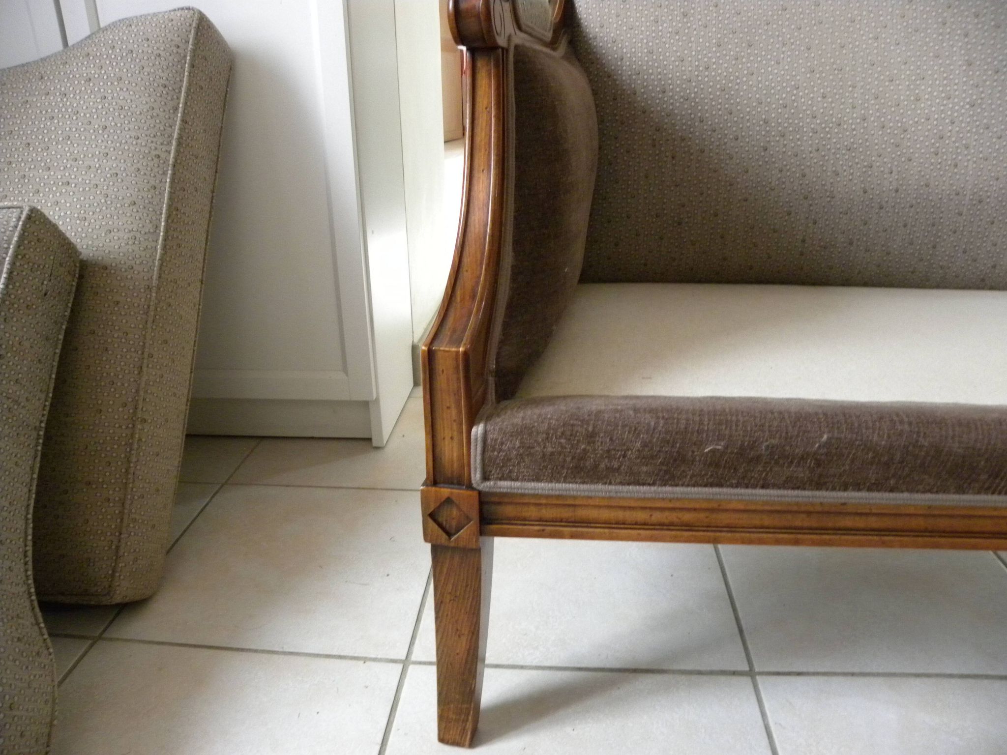 Two-seater canapé in Restoration / Louis-Philippe style – Reupholstered by an artisan.