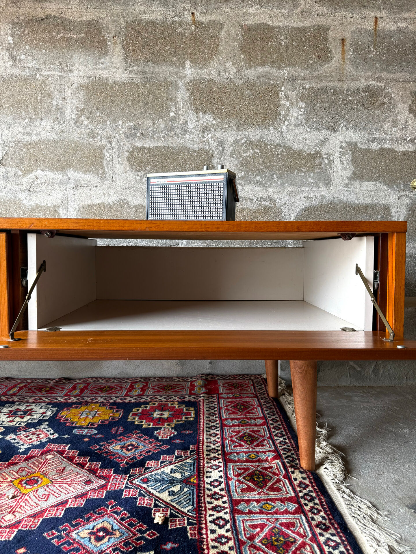 Vintage low Scandinavian sideboard in teak, 1970.