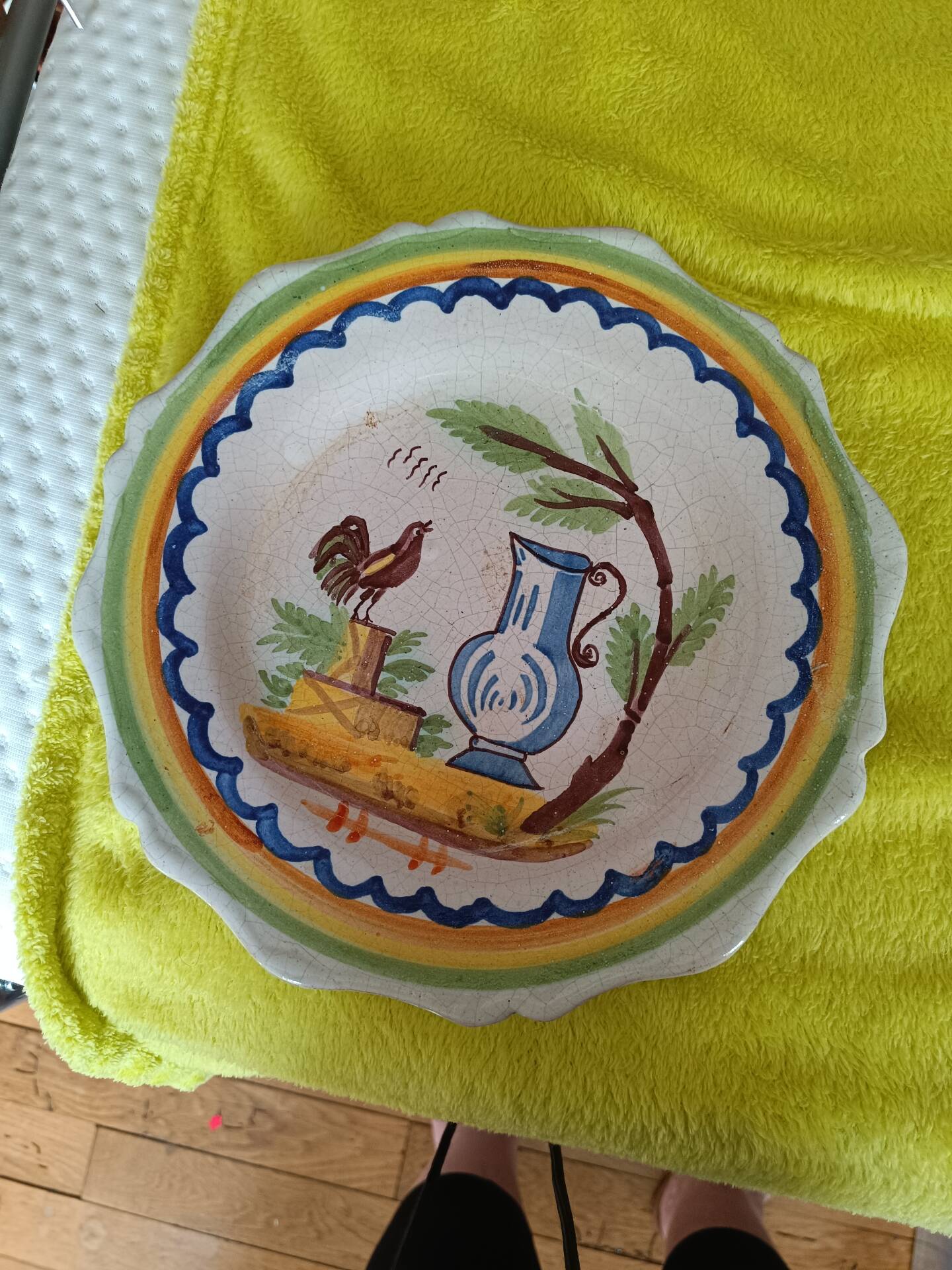 Antique plate in earthenware – hand-painted decoration – collector's item