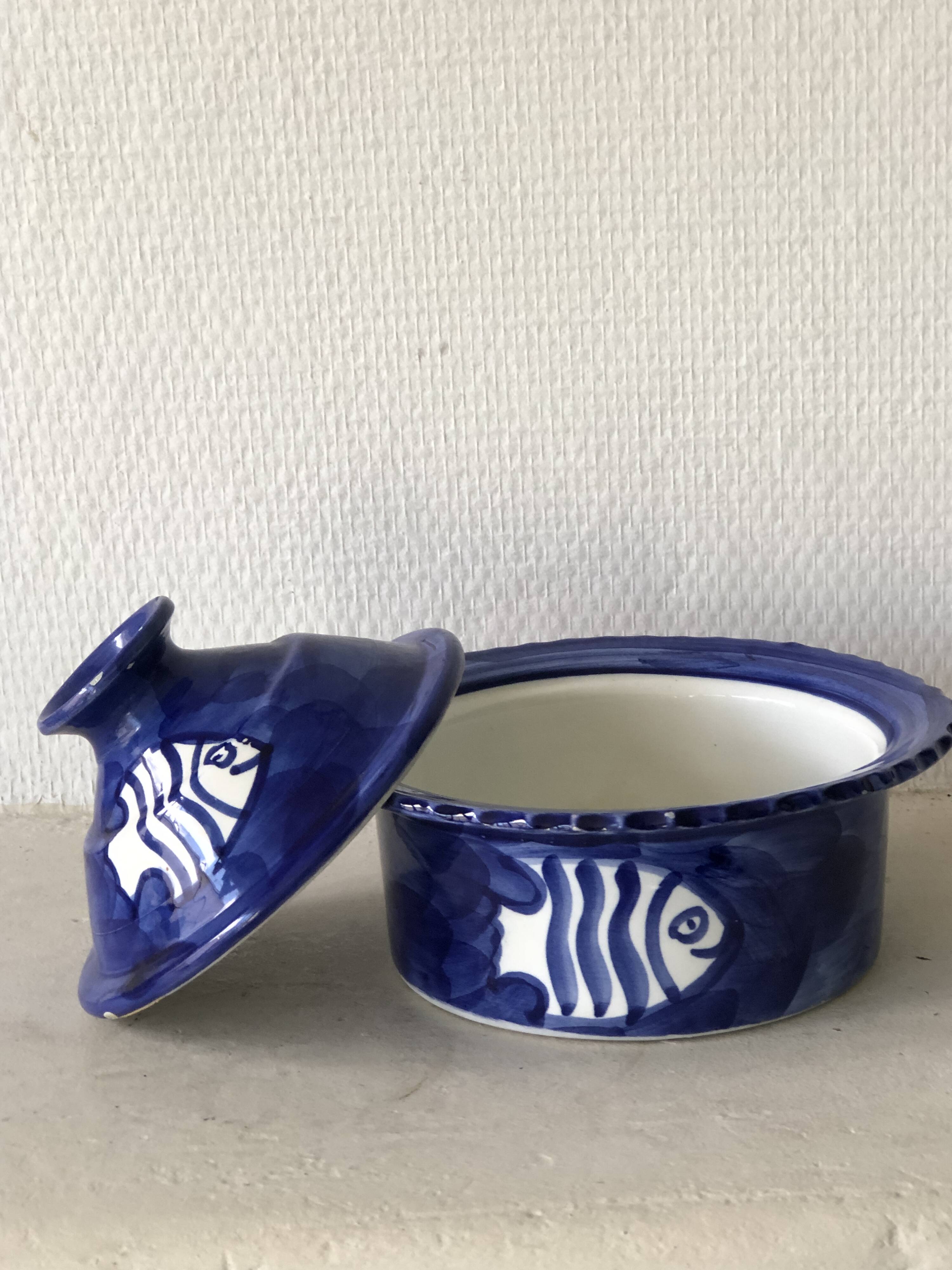 Salad bowl with ceramic lid