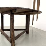 Round table in popular oak, circa 1880.