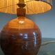 Lampe boule en grès vintage et abat jour corde