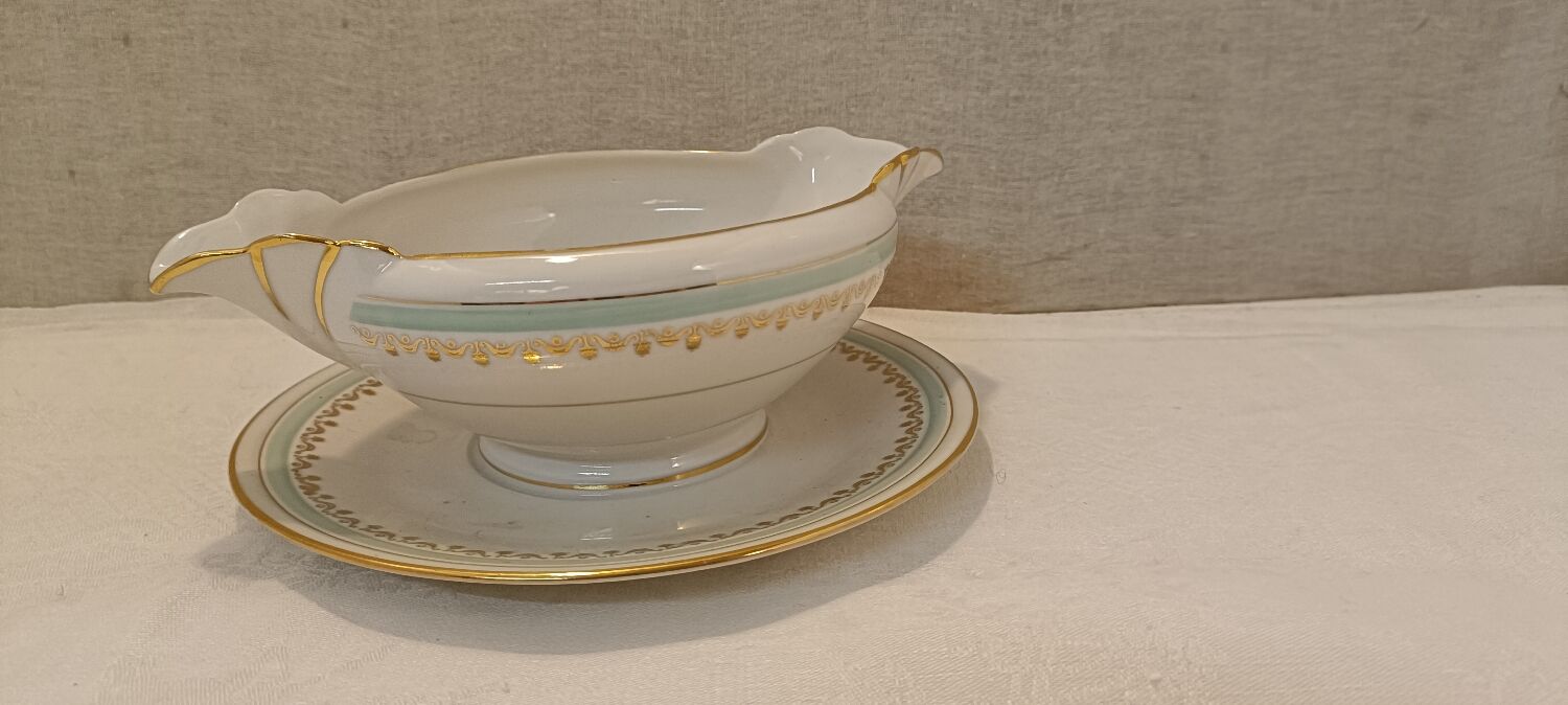 Saucière ancienne porcelaine "sfp France "