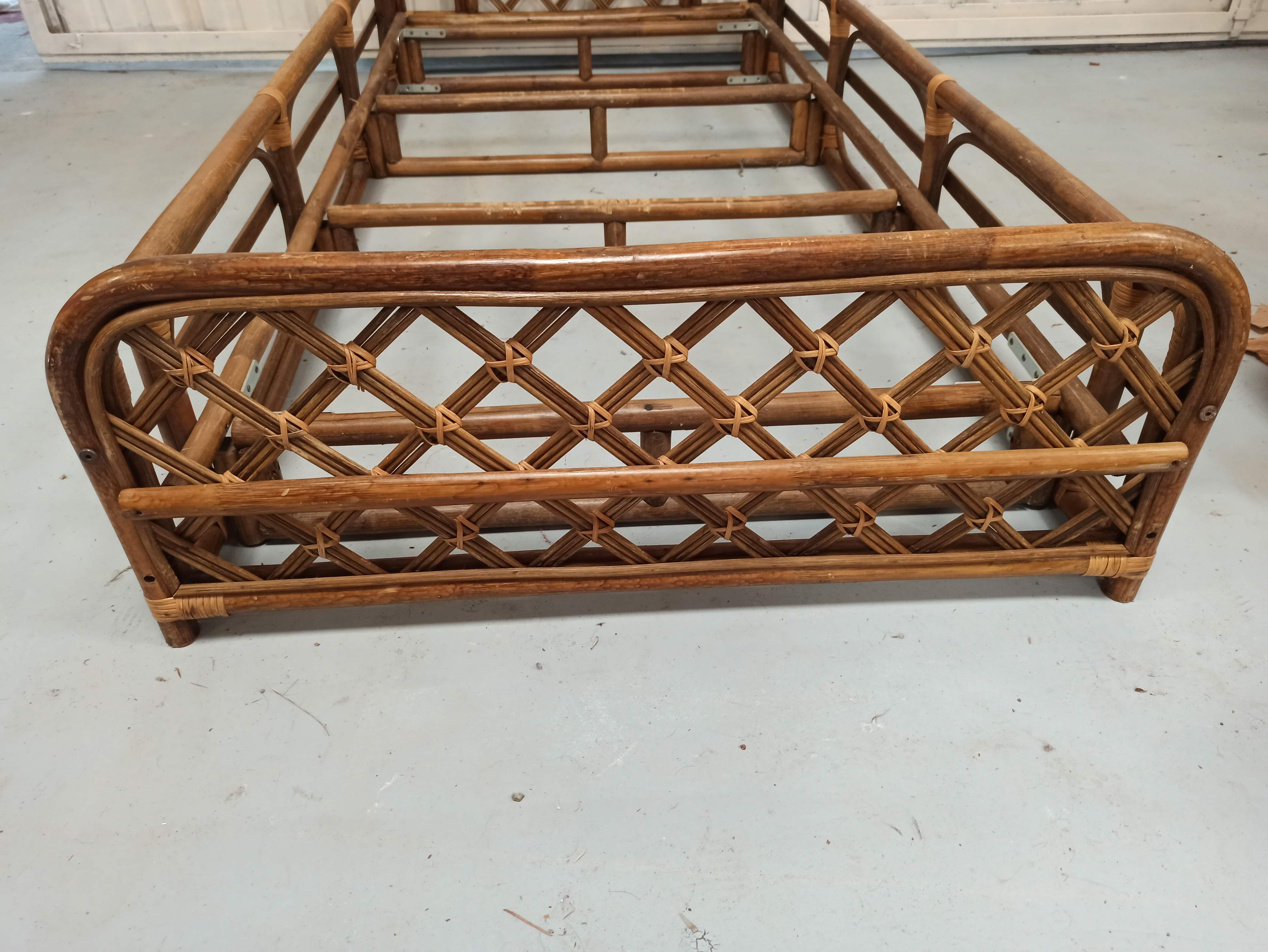Rattan bamboo bed for one person