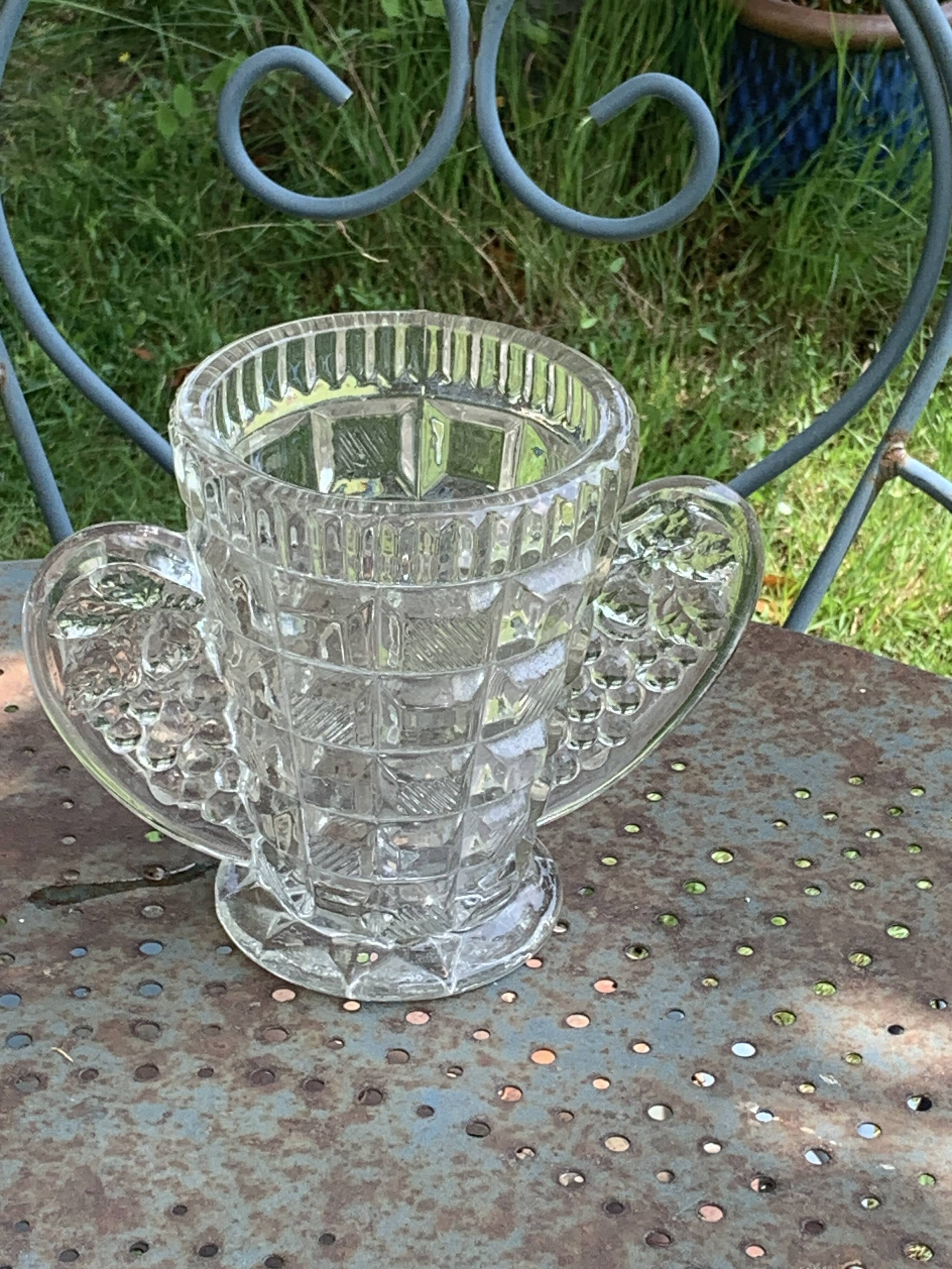 Angel wings vase, in transparent glass with art deco relief pattern