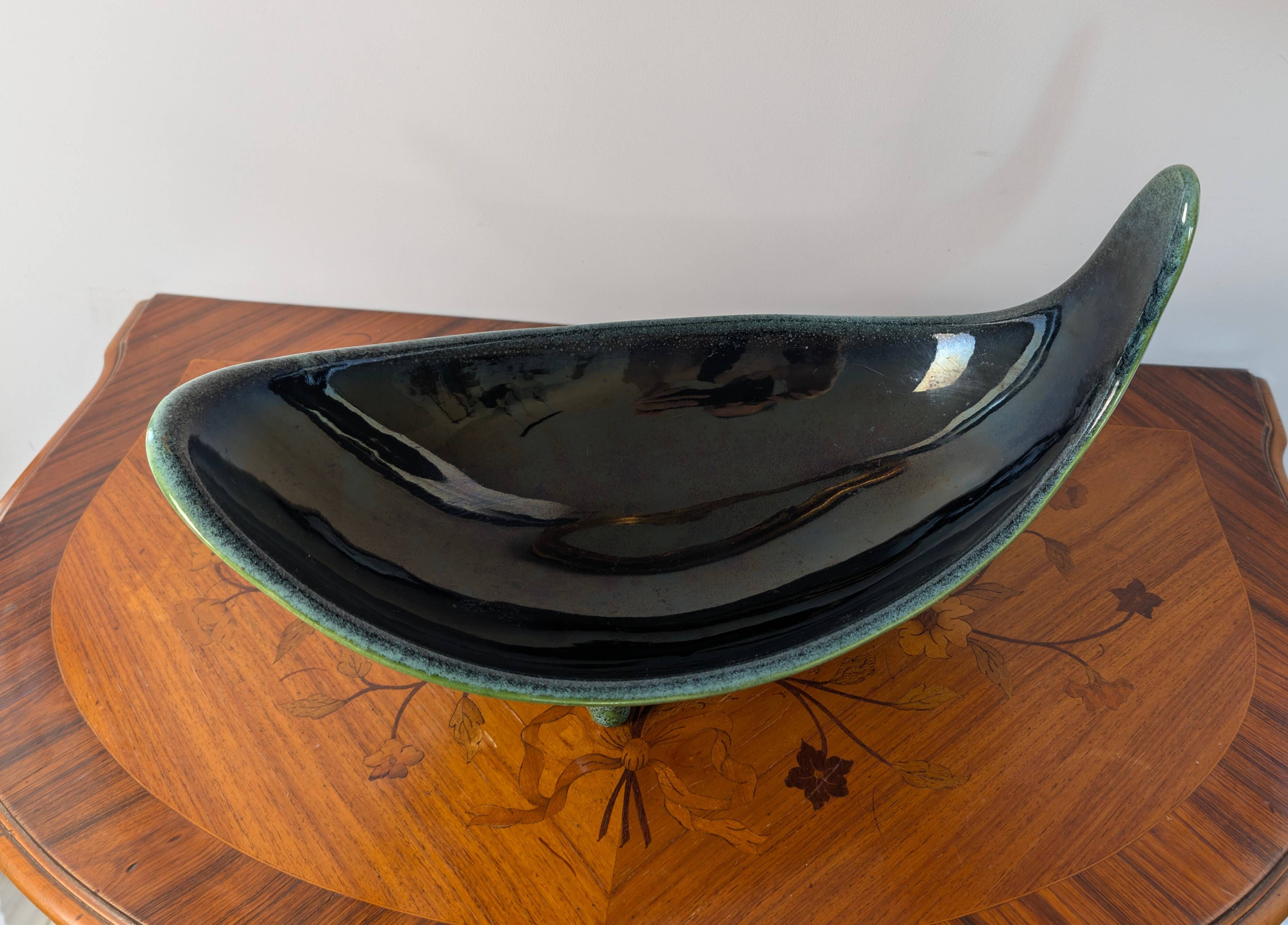 Large sculptural tripod bowl Ceramidi – Black/green glazed ceramic