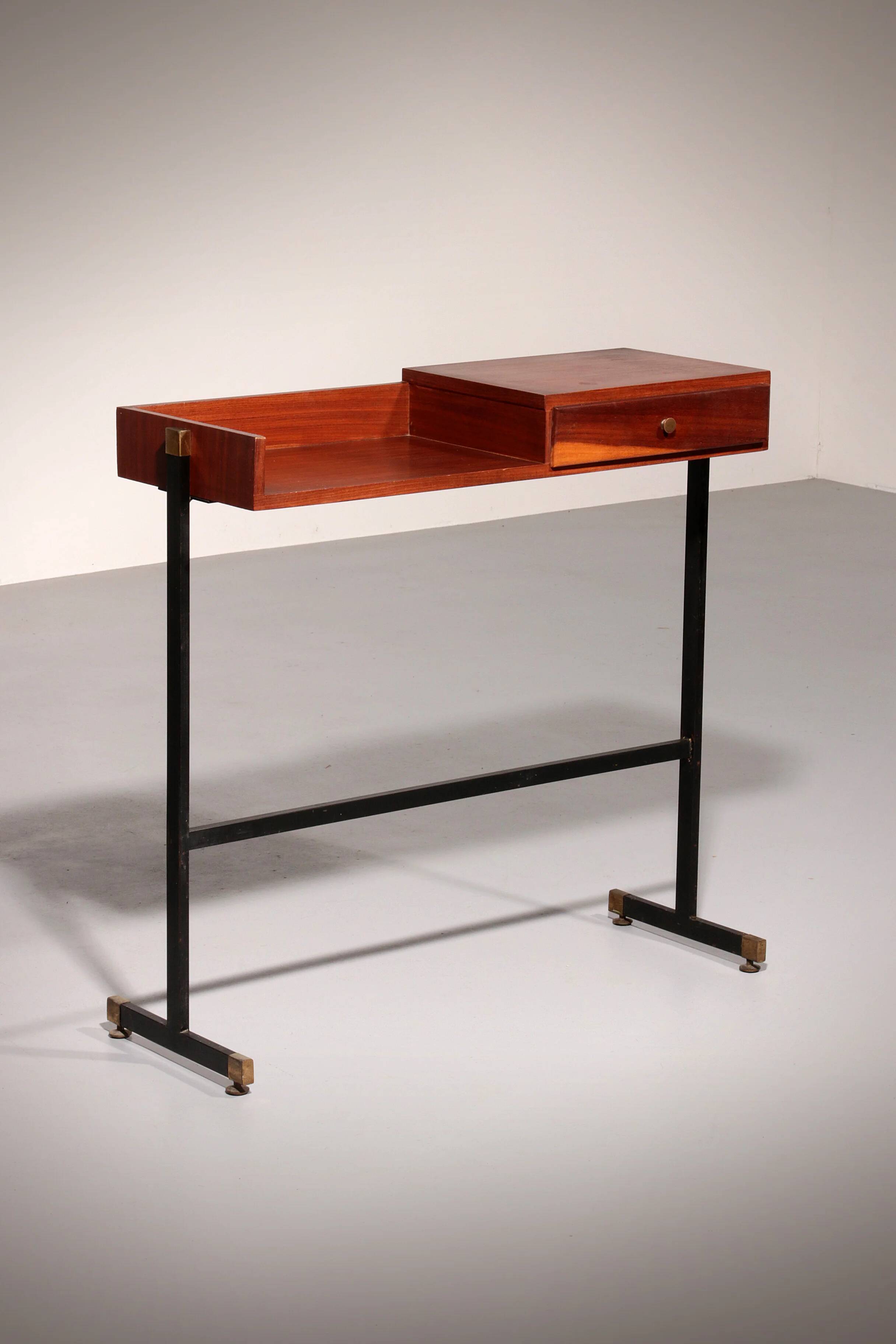 Rare console / table d'écriture italienne moderne du milieu du siècle par Ico Parisi.