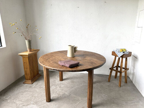 Brutalist round table in solid oak, 1950s.