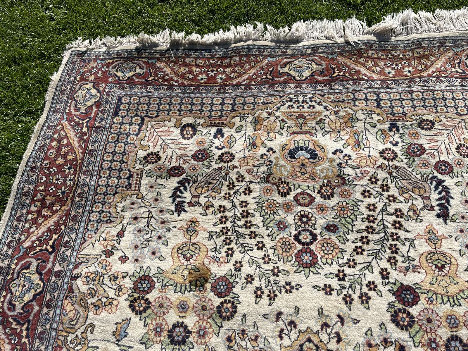 Handmade wool Pakistani rug