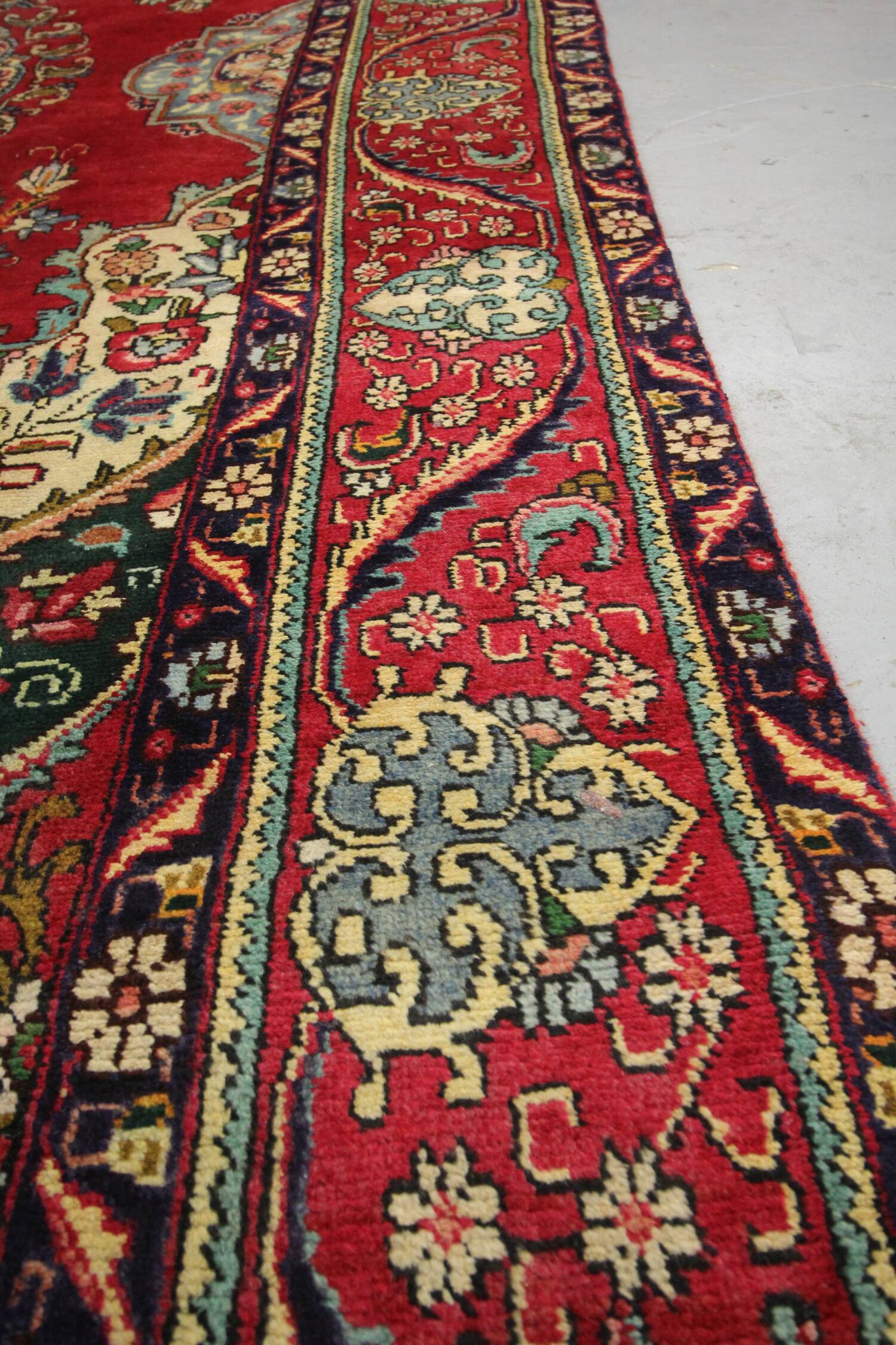 Tapis persan fait à la main en laine rouge 283x420cm