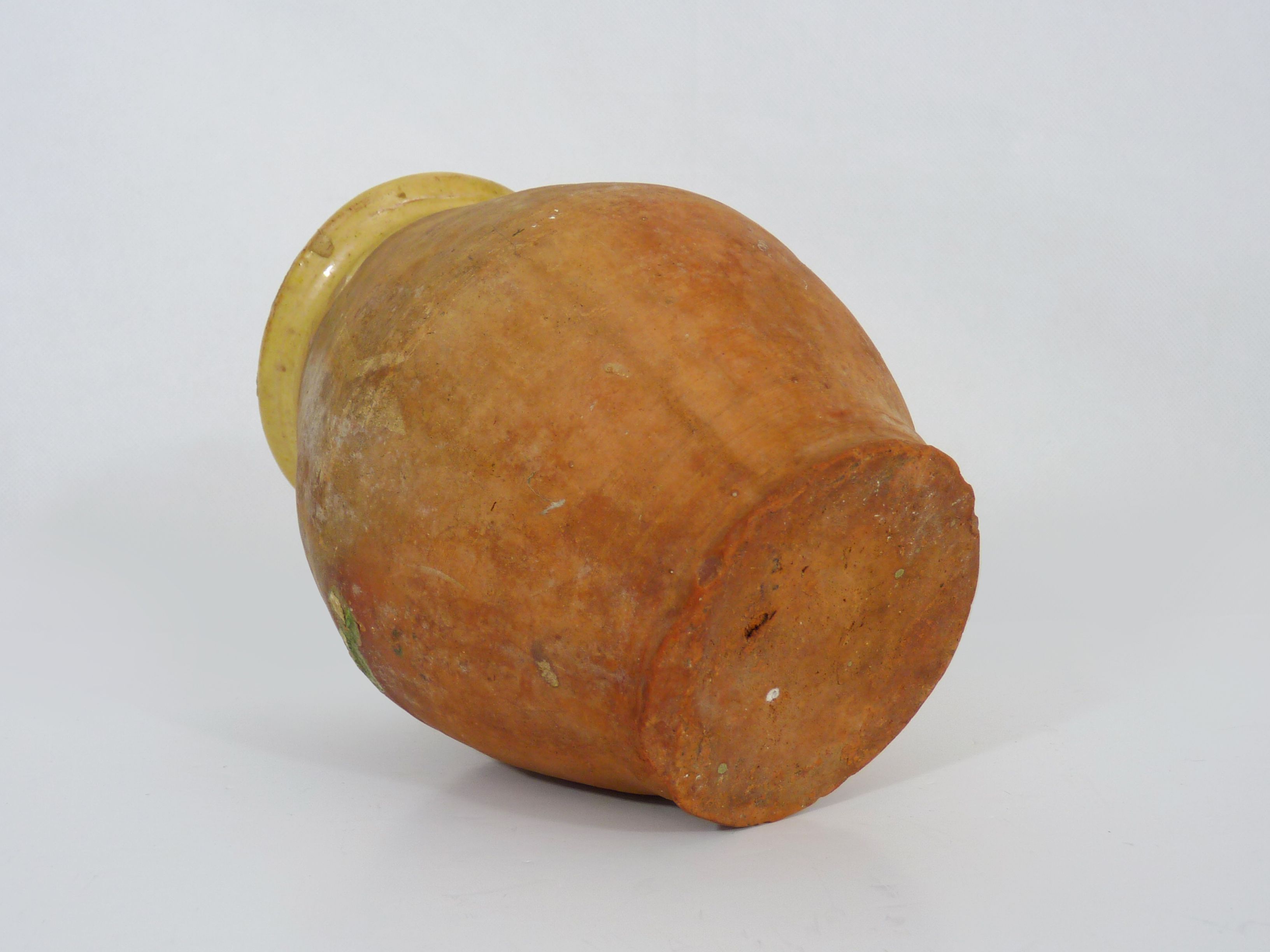 Beautiful little grease pot in yellow terracotta and glazed green. NINETEENTH century