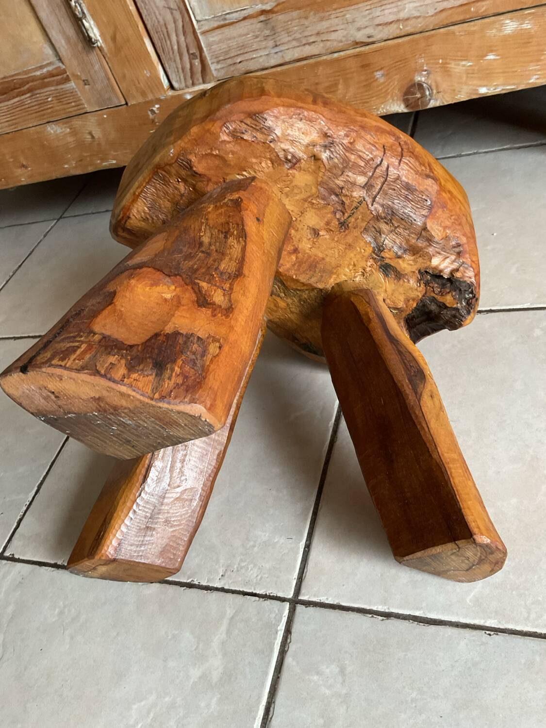 Tabouret tripode brutaliste bois Olivier design 50/60