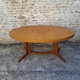Baumann oval table
