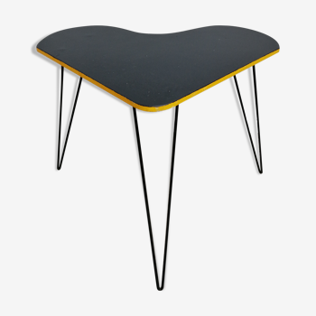 Table tripode en forme de coeur